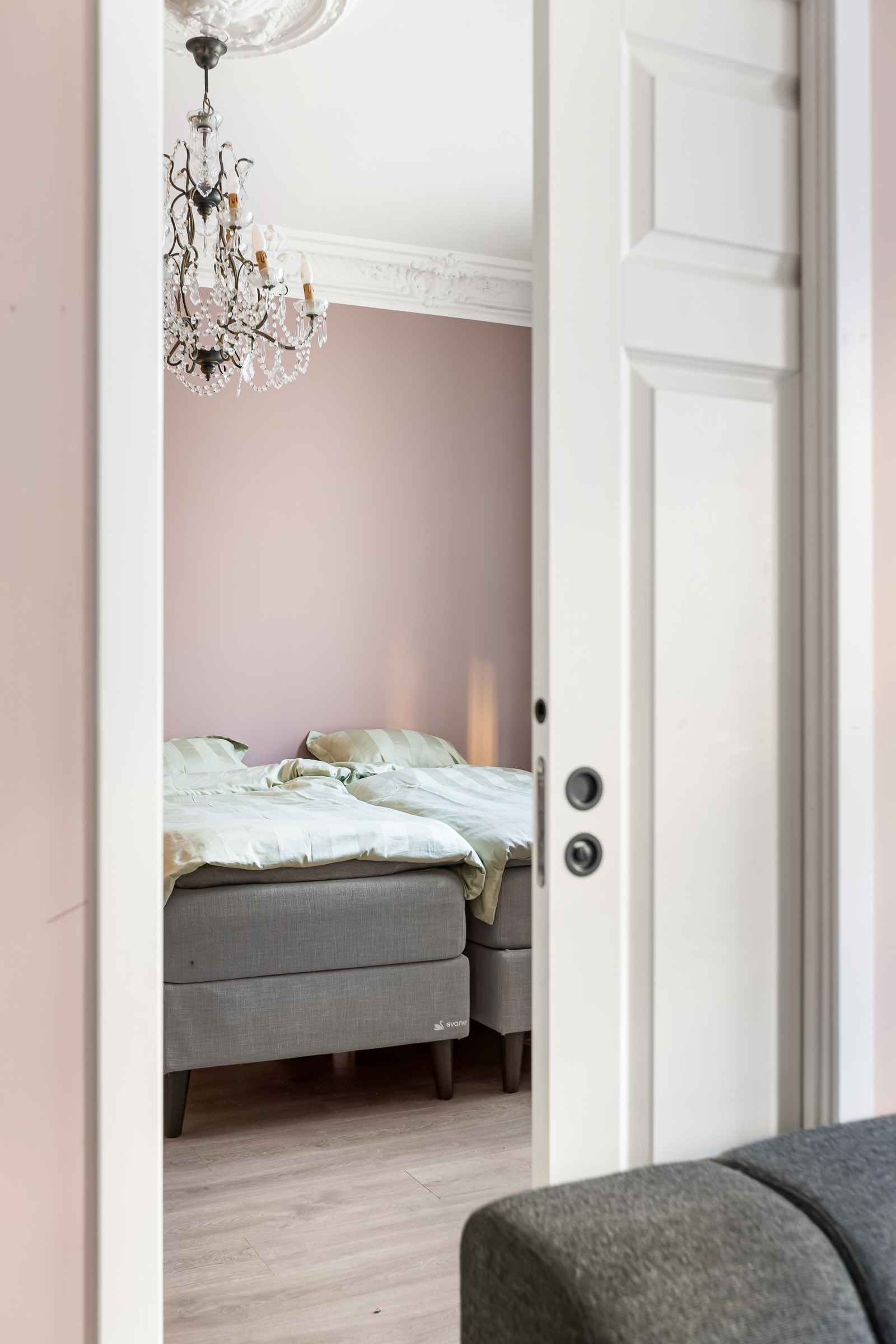 Skyvedør mellom stuene. Galleribilde