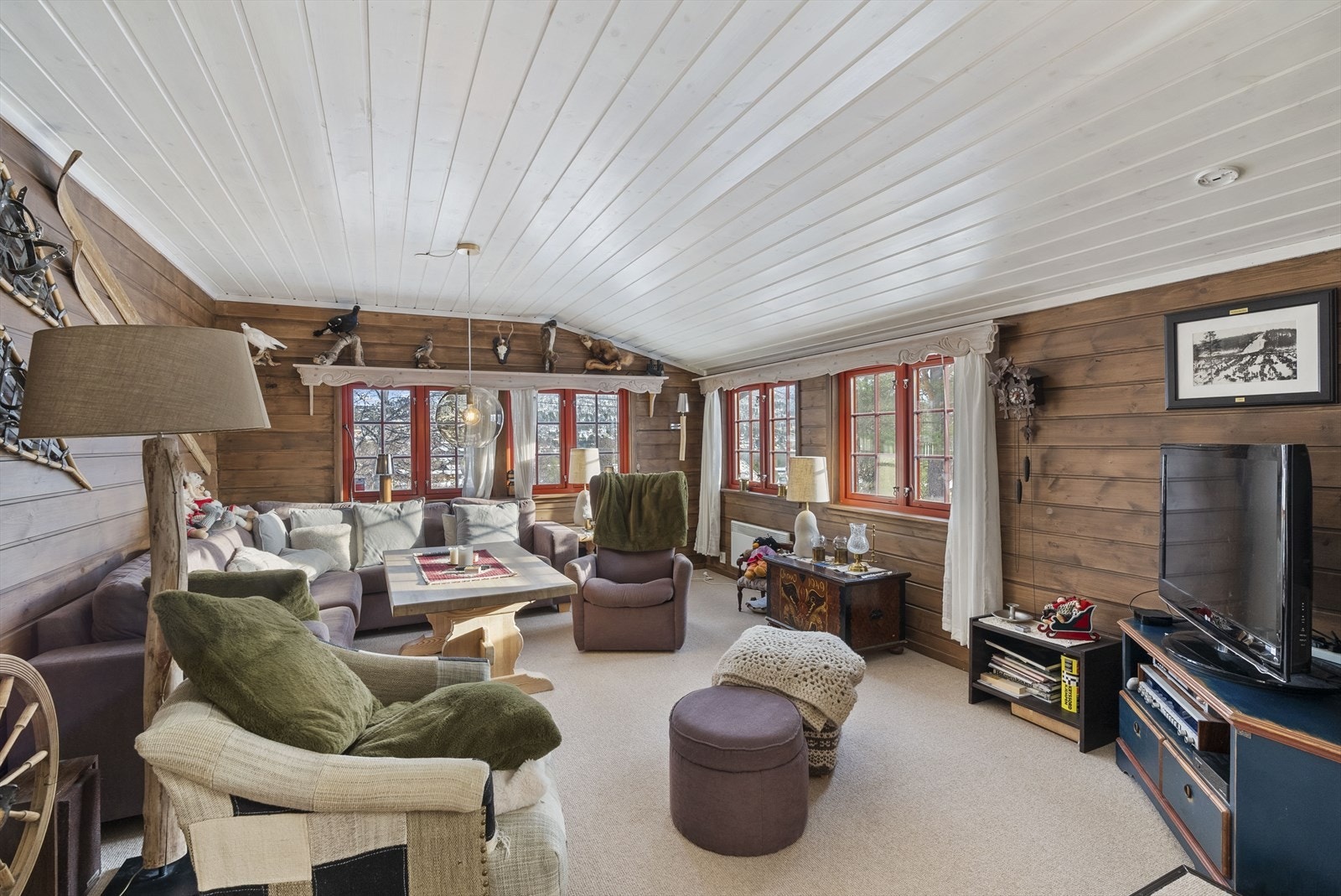 Romslig med stue - vinduer mot vest og syd Galleribilde