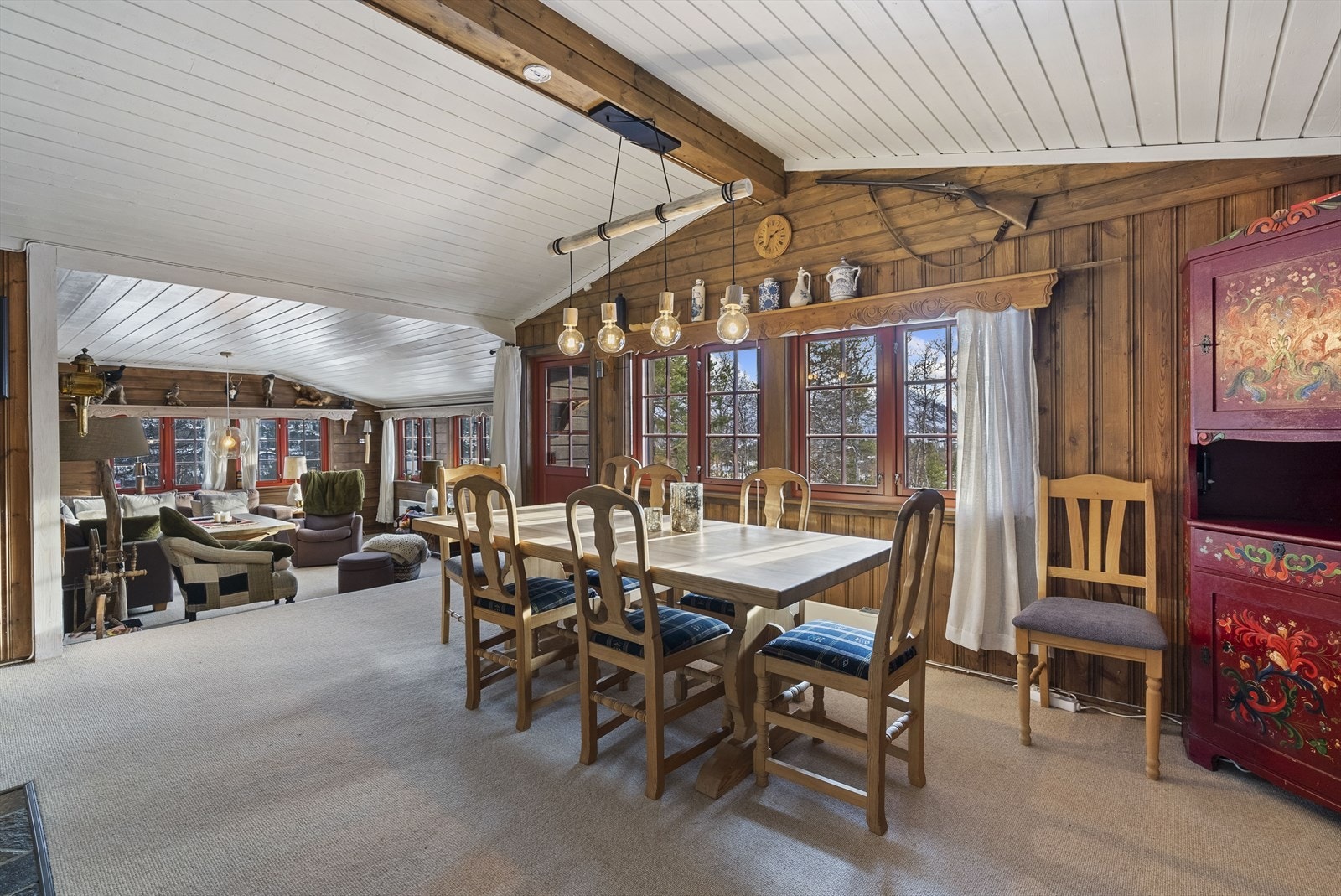 God plass til spisestue - utgang til terrasse Galleribilde