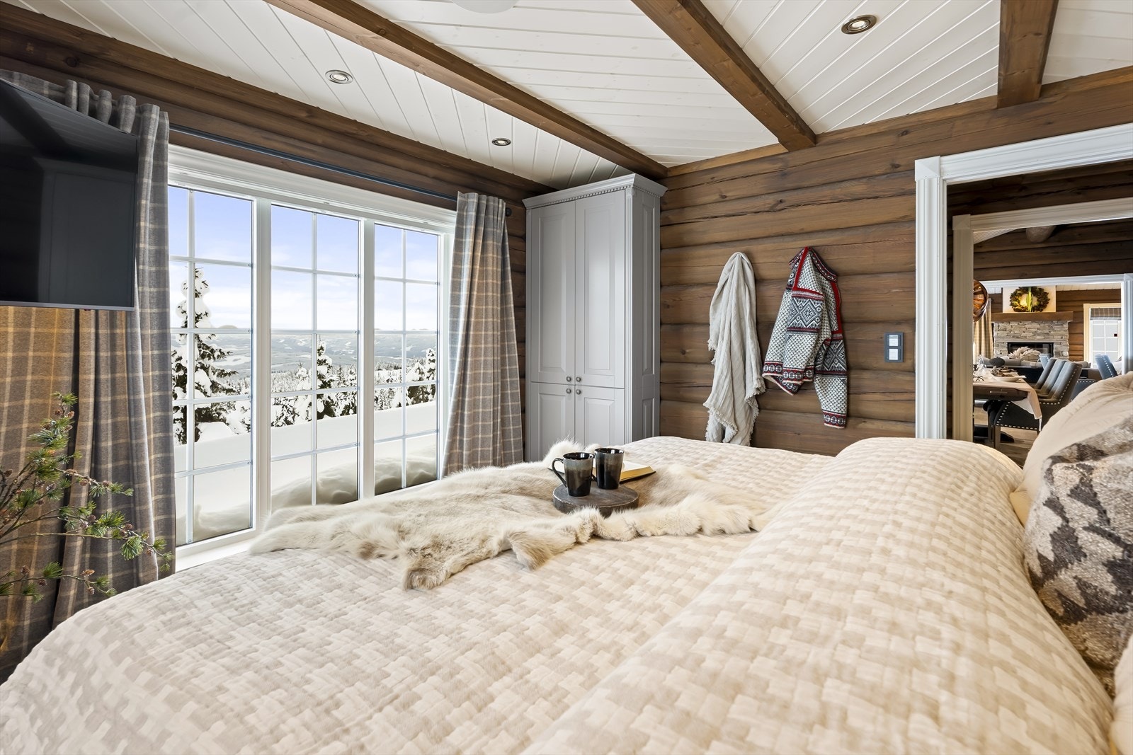 Det er Jensen-madrasser i alle senger og 210x210 senger på hovedsoverommene. Galleribilde