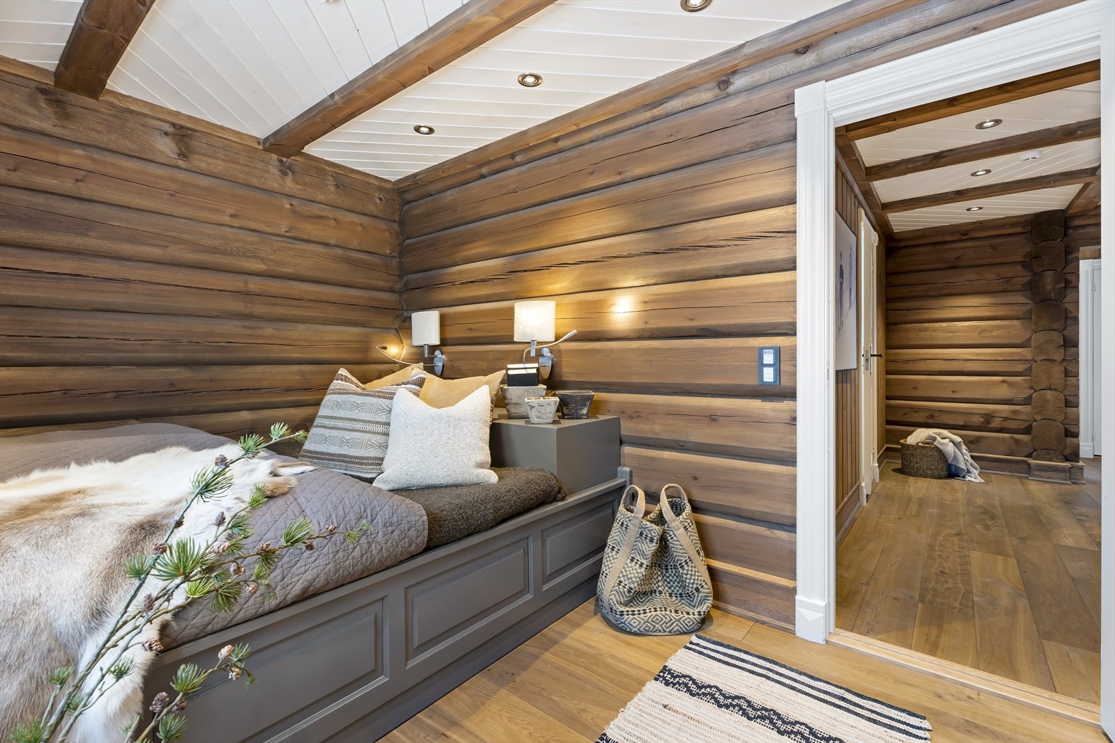 Plasssbygde senger fra Kistefos Galleribilde