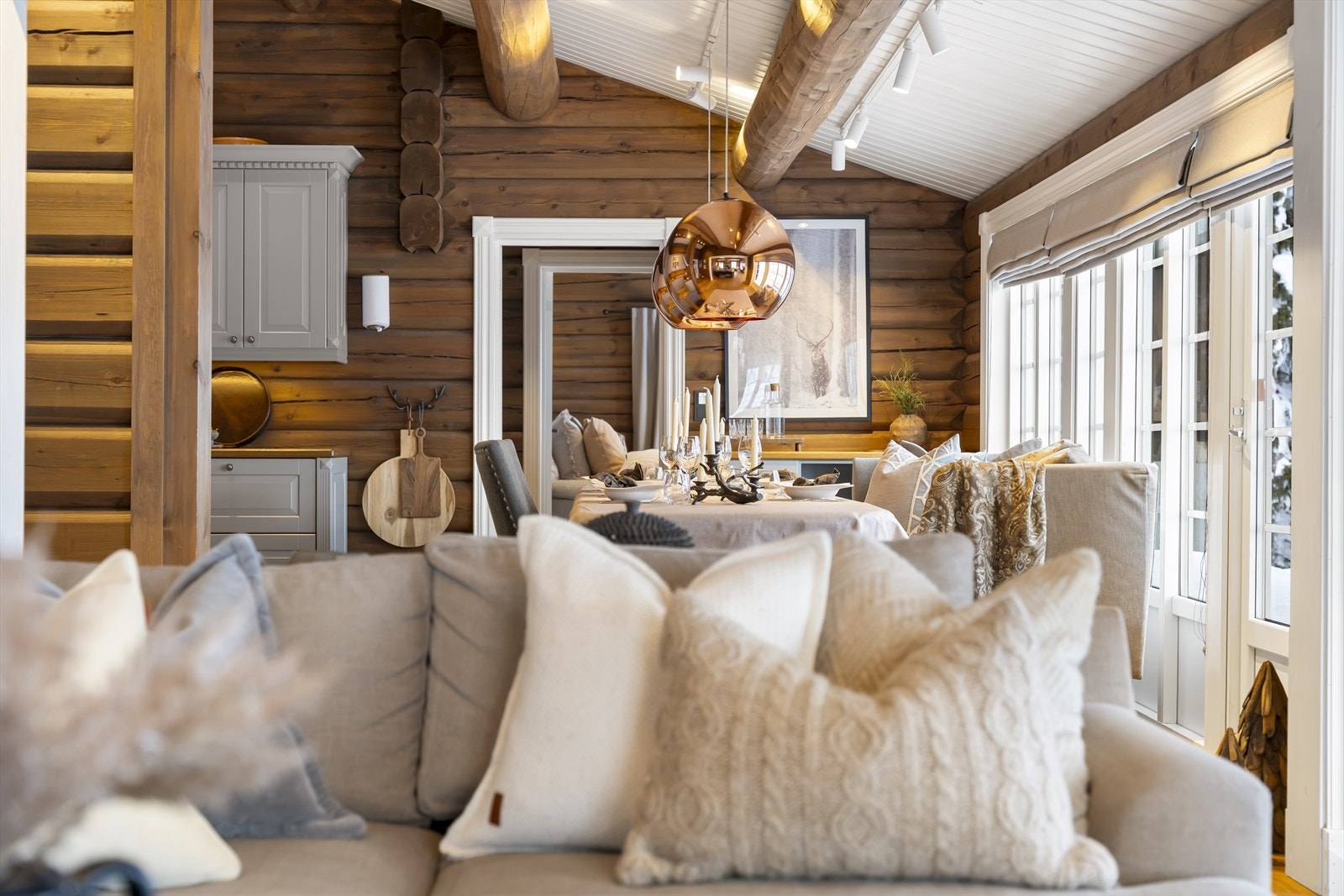 Et trivelig oppholdsrom som passer perfekt for hyttekos og hyggelige stunder. Galleribilde