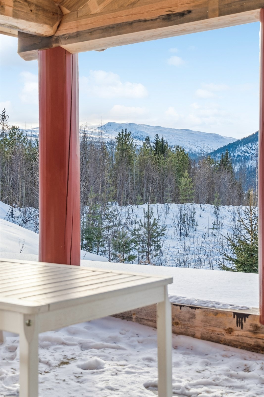 Den vestvendte uteplassen på 16 m² er klargjort for en fremtidig vinterhage, med vannbåren varme i dekket. Galleribilde