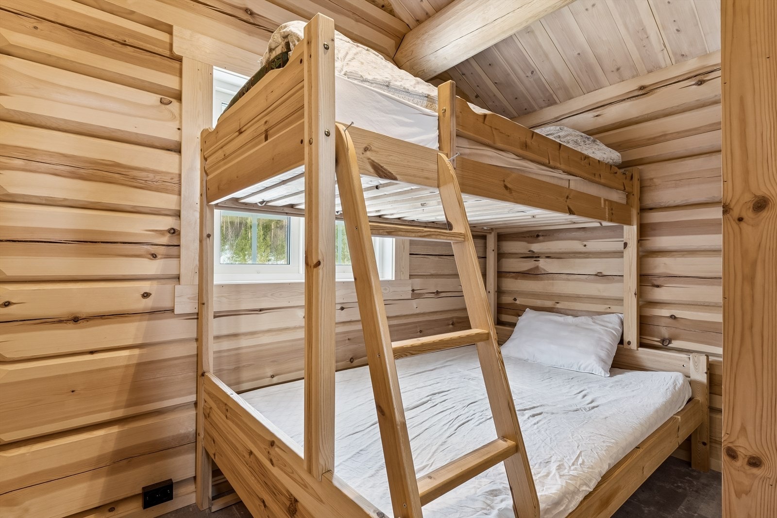 Et av soverommene i andre etasje, ideelt som barnerom eller gjesterom. Galleribilde