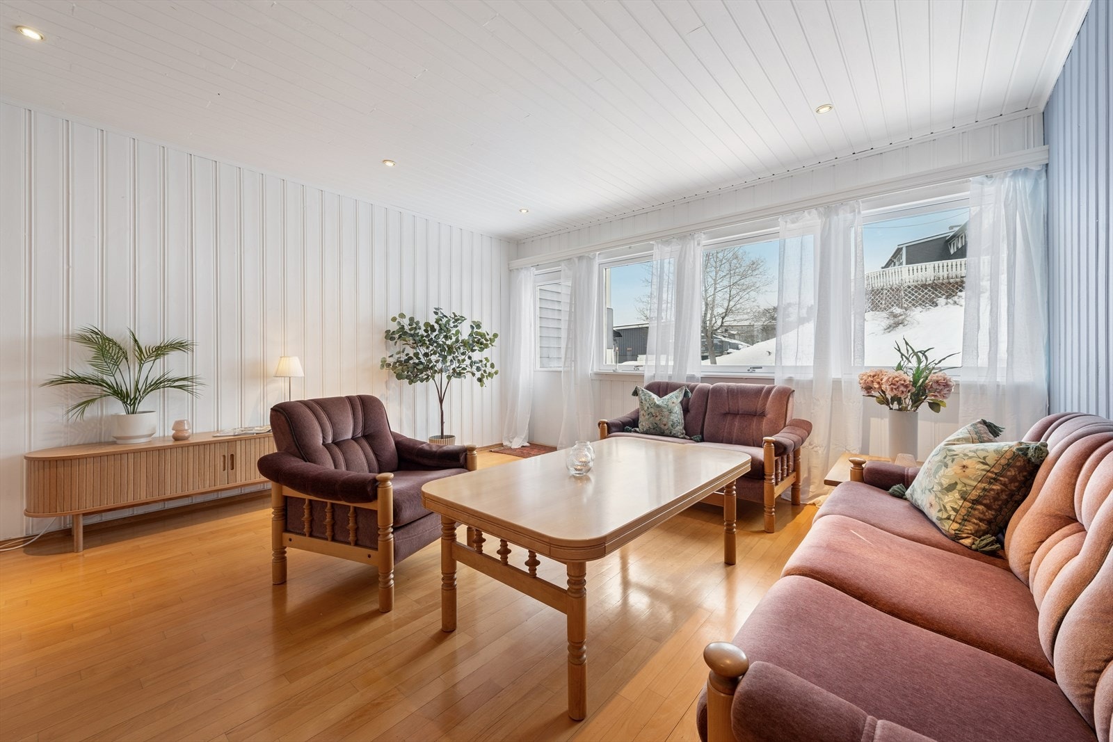 Store vinduer slipper inn rikelig med dagslys og gir gode luftemuligheter. Galleribilde