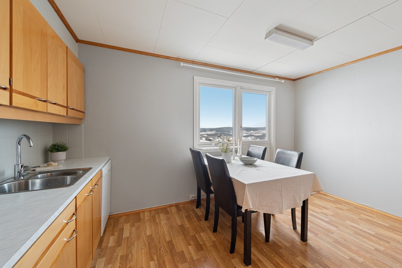 Flott utsikt fra kjøkkenbordet Galleribilde