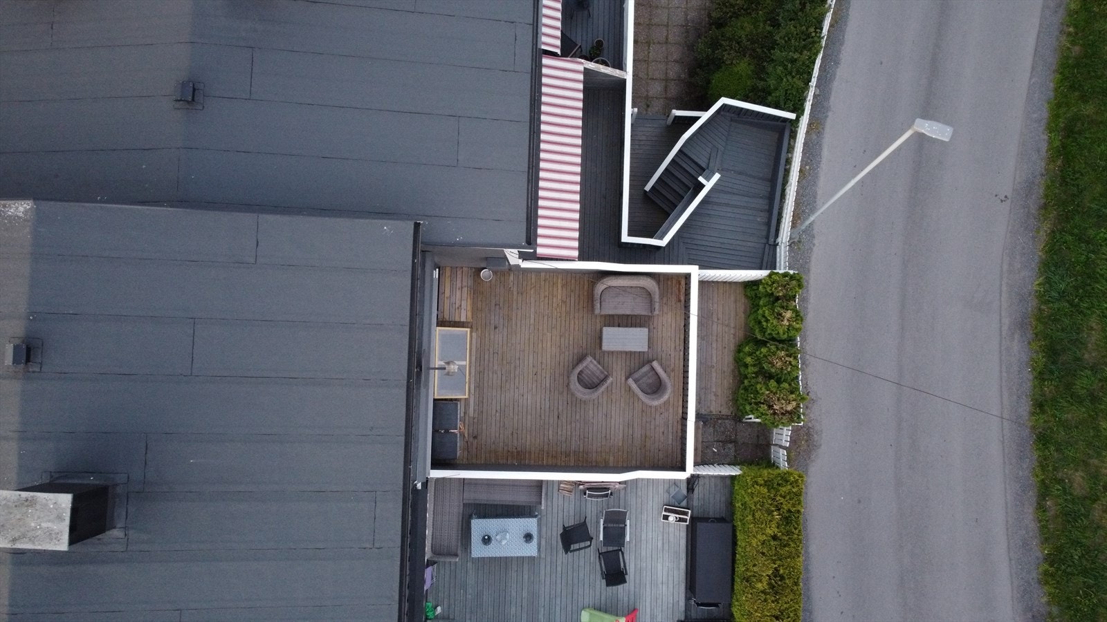 Sydvendt uteplass - Privat bilde om sommeren. Galleribilde