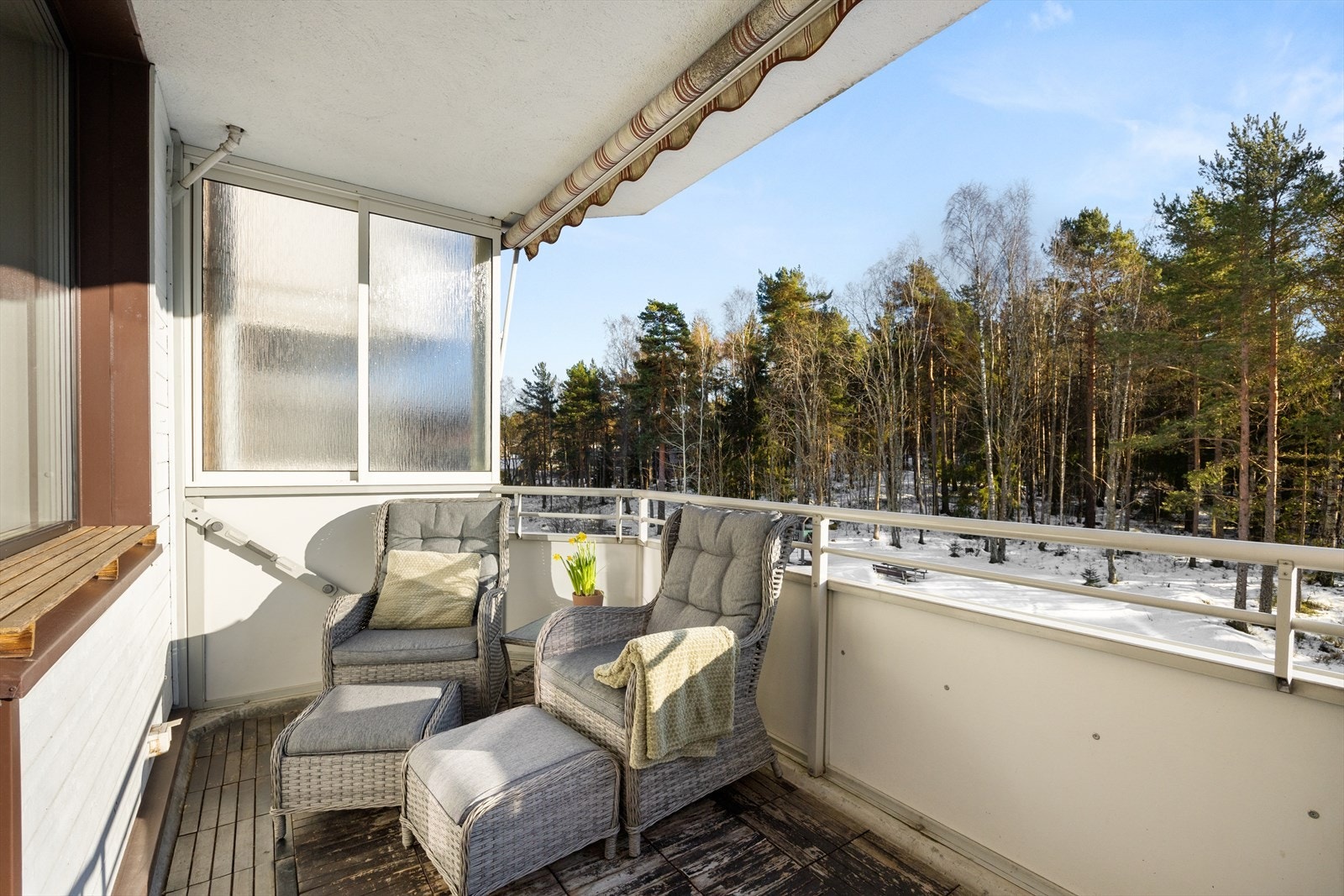 Videre fra stuen har du adgang til en sydvendt balkong på 7 m². Galleribilde