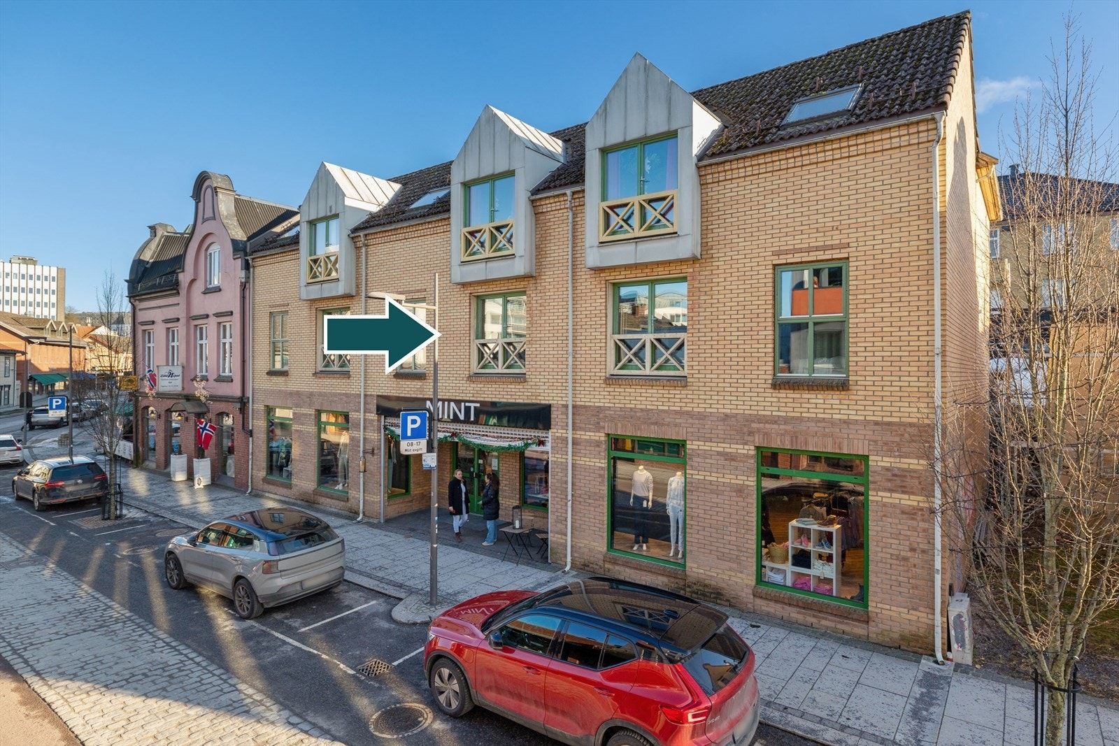 Porsgrunn er kjent for sin rike historie og kulturelle betydning, og i Storgata kan du virkelig føle byens puls. Galleribilde