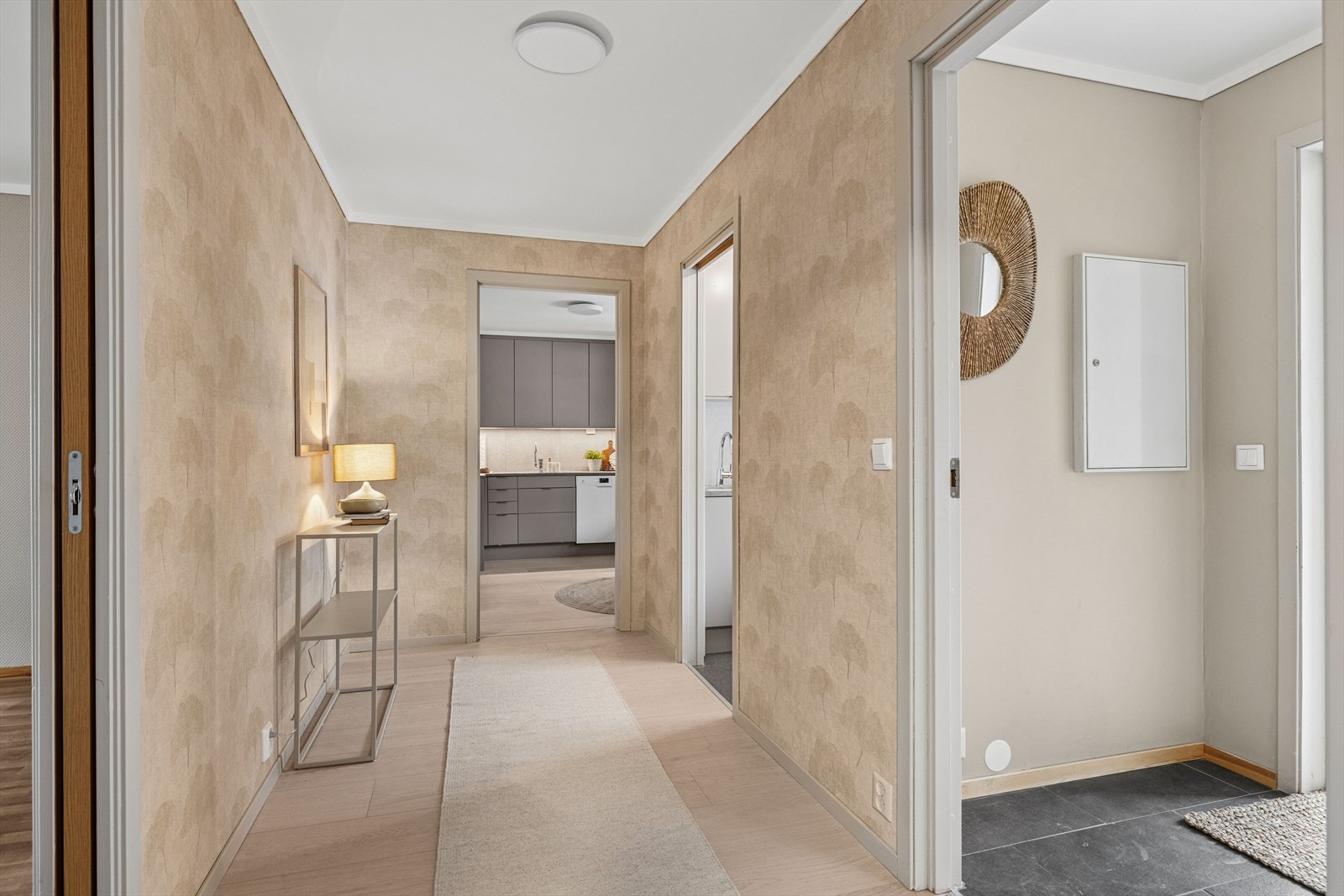 Luftig gang. Galleribilde