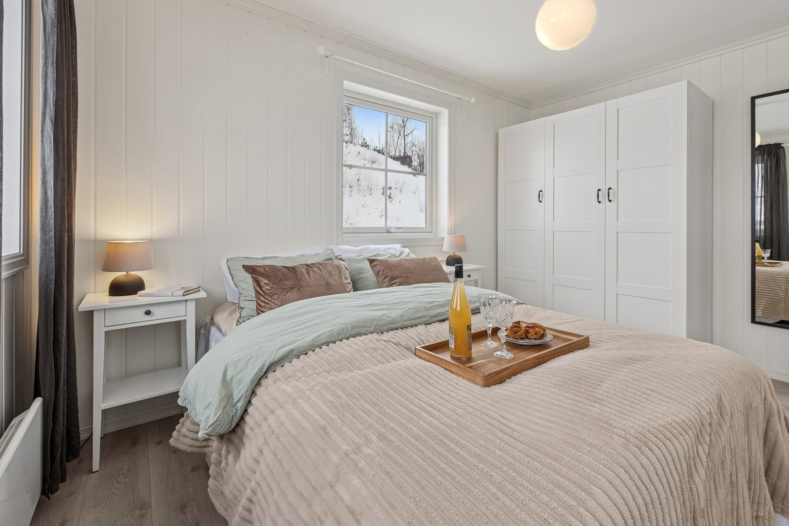 Soverommet har garderobeskap. Galleribilde