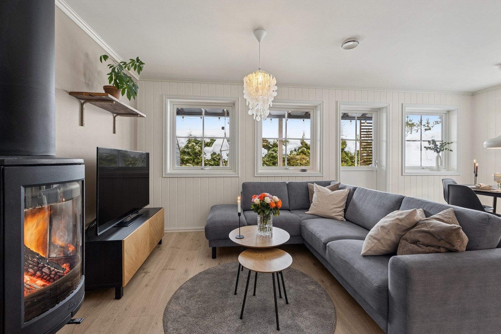 Peisovnen er midtpunktet i rommet. Galleribilde