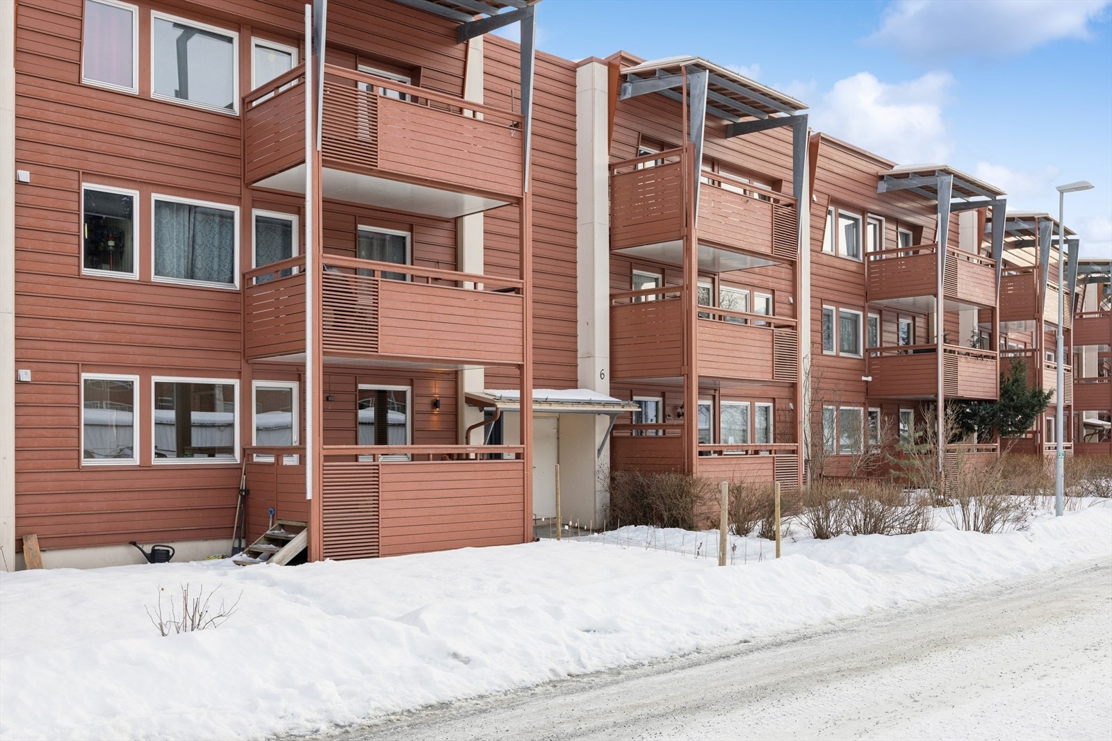 Velholdt borettslag med frodige grøntarealer og trygge, rolige omgivelser. Galleribilde