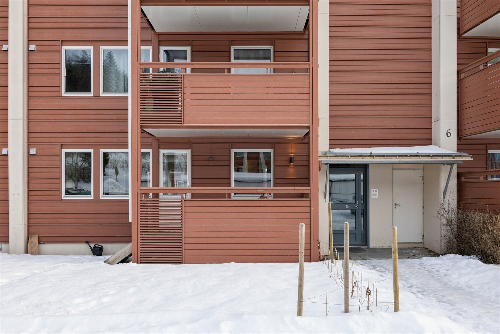 Pent opparbeidet borettslag med grønne tun, lekeplasser og gode rekreasjonsområder. Galleribilde