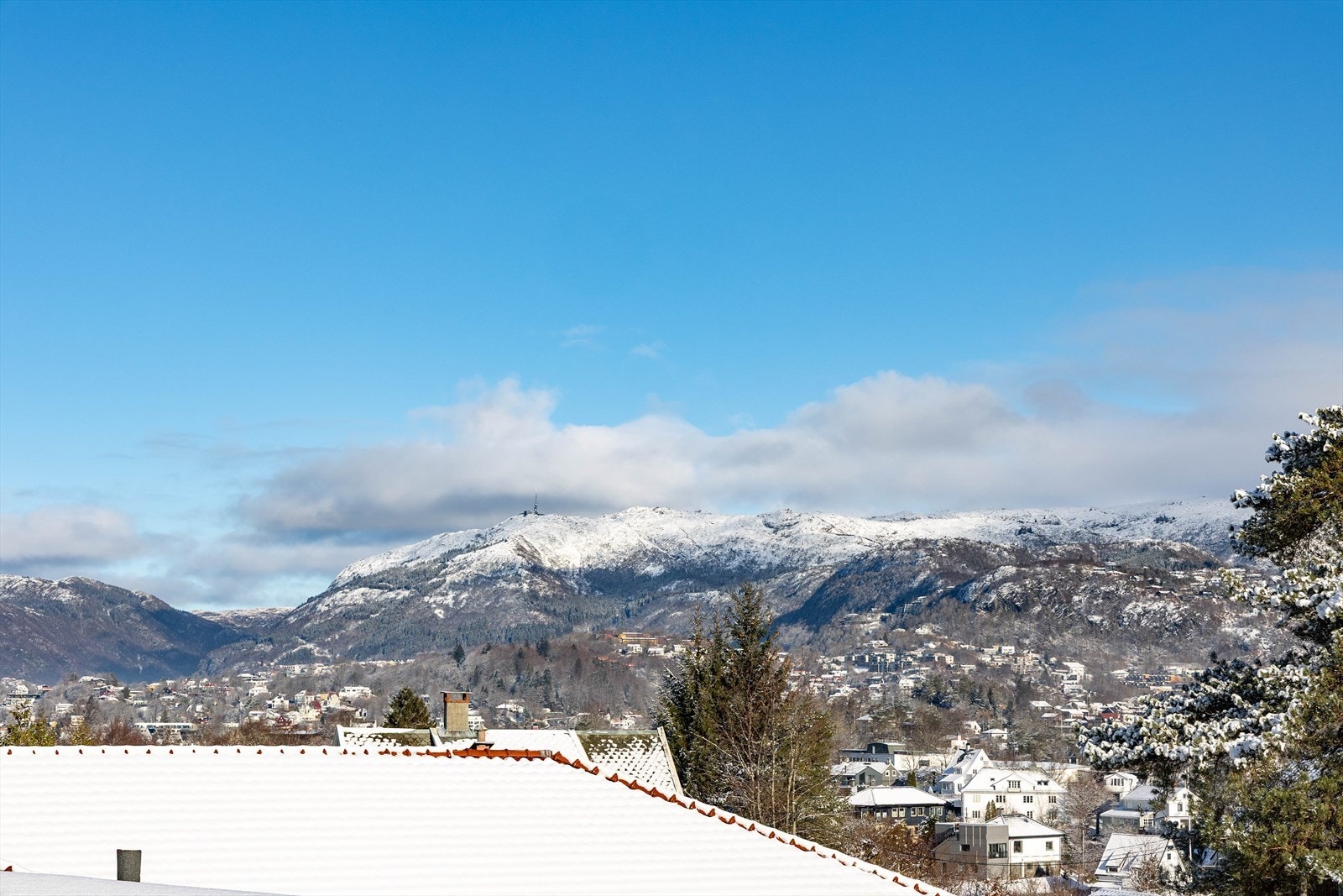 Utsikt fra takterrassen tatt en solrik lørdag i februar. Galleribilde