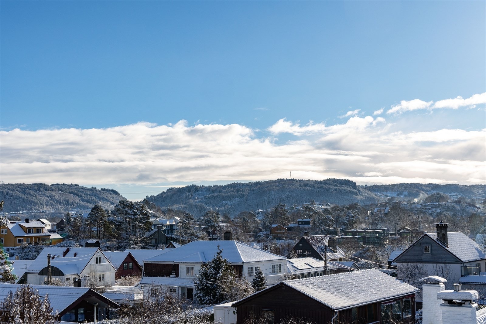 Utsikt mot Smøråsfjellet og Stendafjellet i sør. Galleribilde