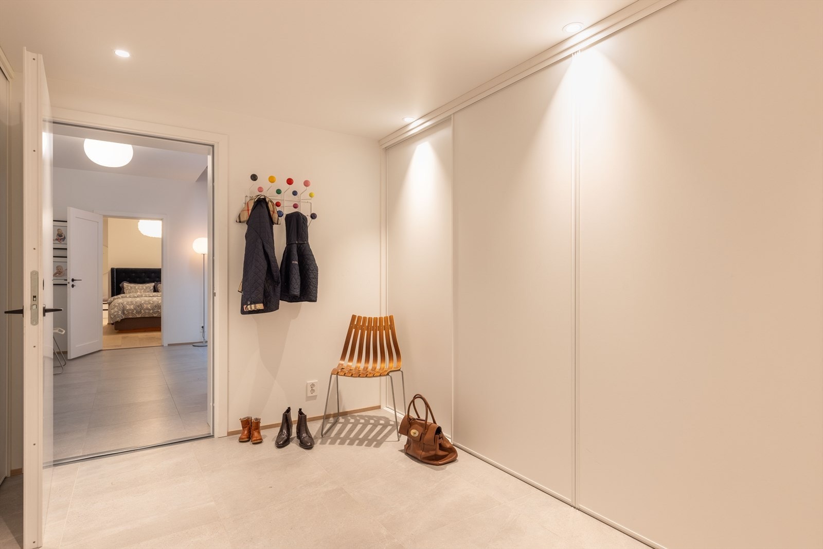 Grovinngang fra garasjen. Galleribilde