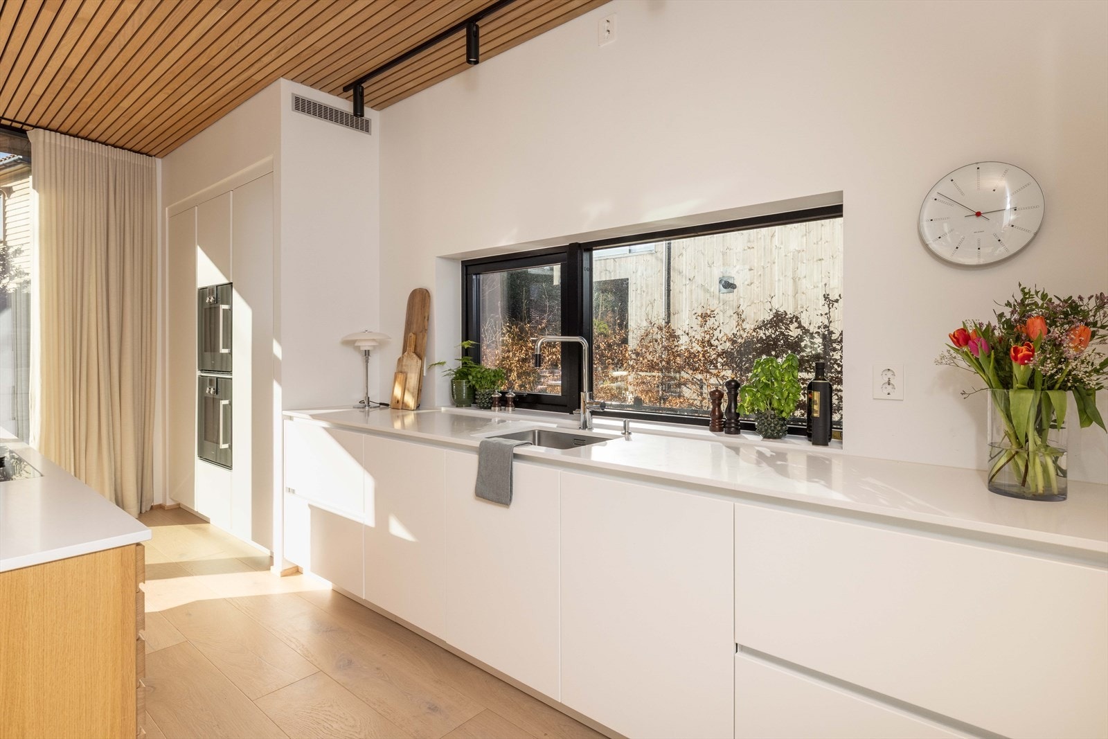 Rikt utstyr med oppbevaringsplass og smarte løsninger som er nøye gjennomtenkt og langt fra tilfeldig. Galleribilde