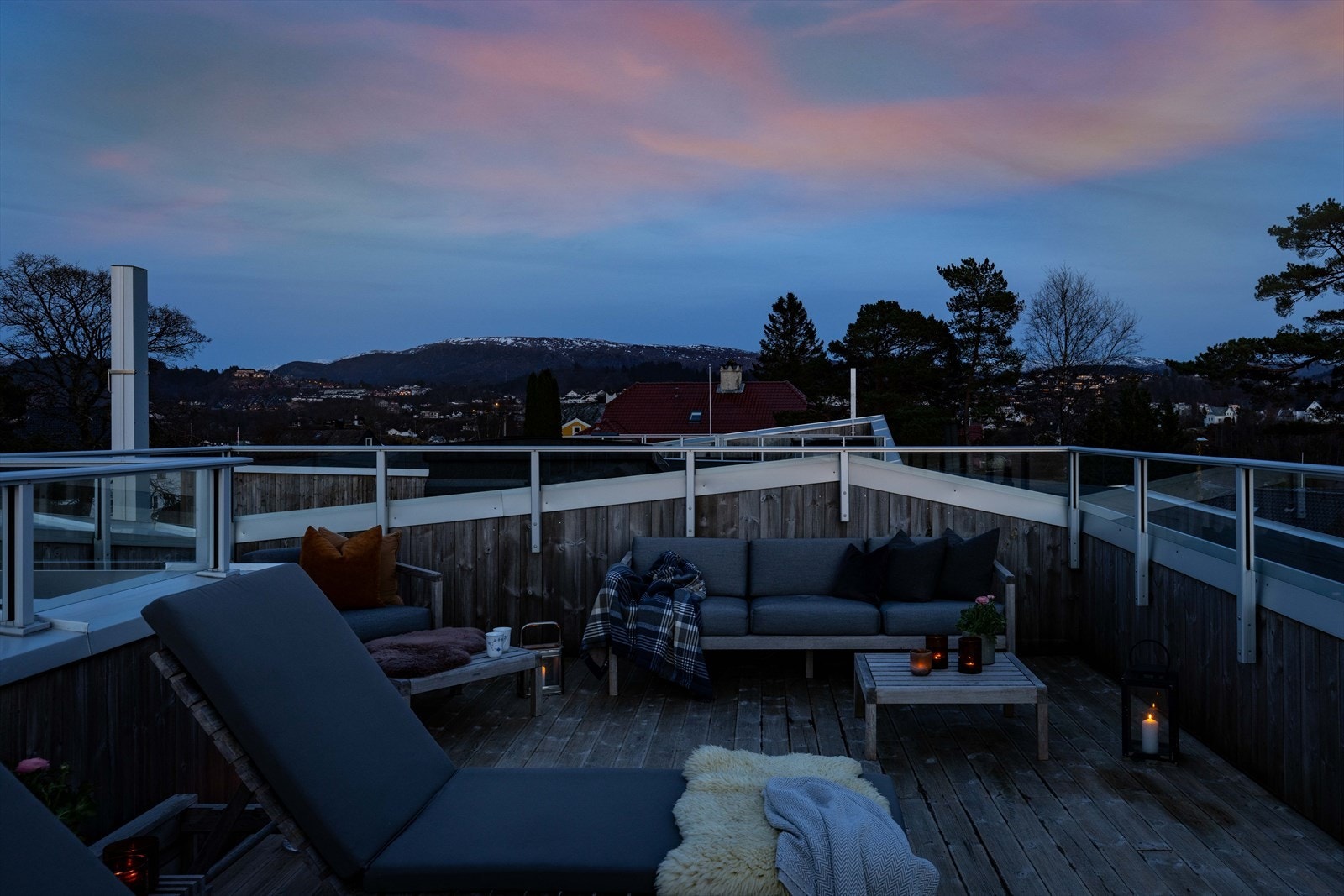 En nydelig kveldstund! Nyt utsikten fra takterrassen året rundt. Galleribilde