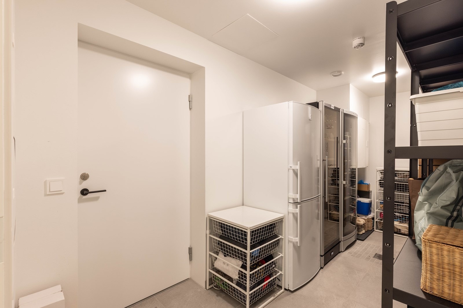 Bod i 1. etg. med adkomst fra både garasjen og gangen. Galleribilde