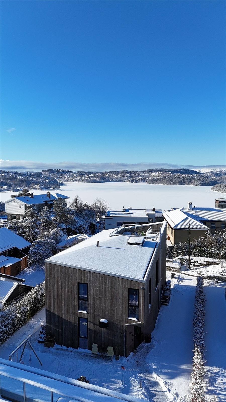 Bilde tatt fra baksiden med Nordåsen i front. Galleribilde