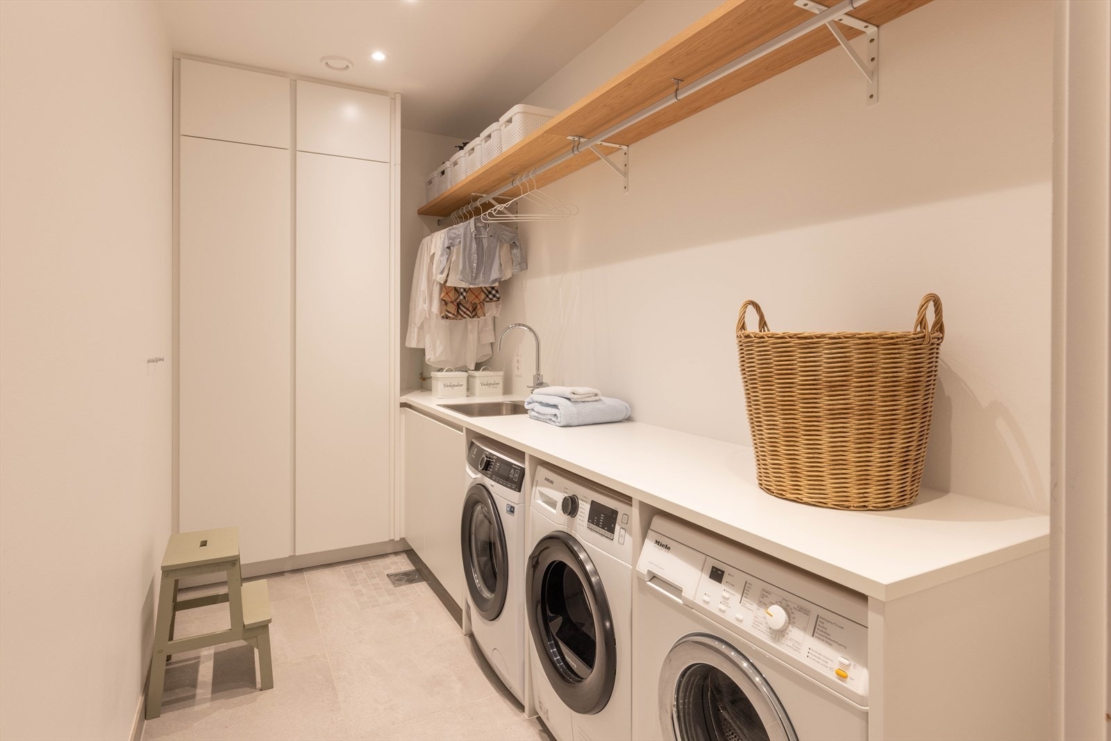 Ypperlig vaskerom for en aktiv familie. Galleribilde