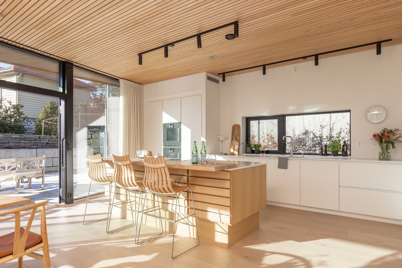 Stue, spisestue og kjøkken måler 61 kvm. Galleribilde