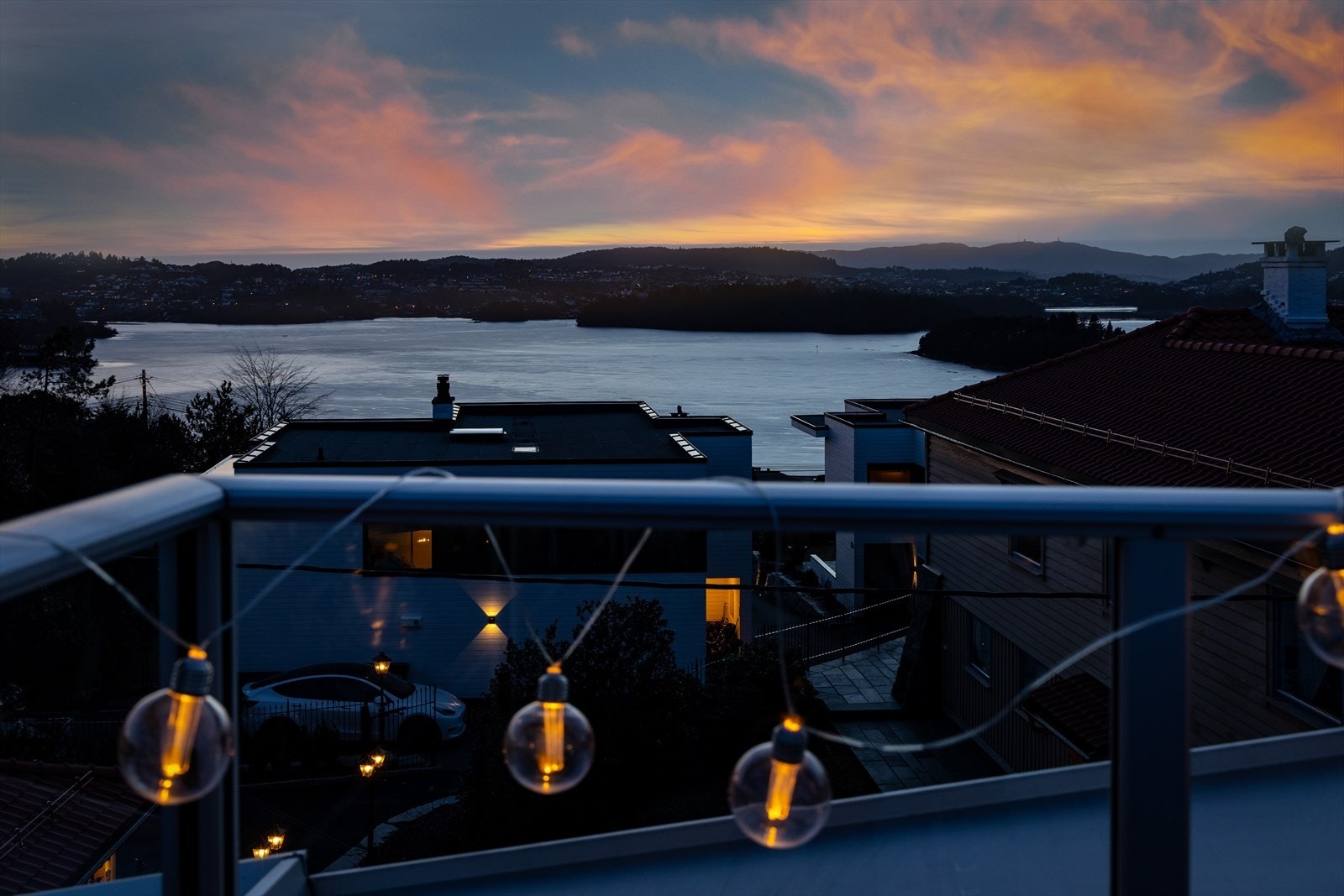 En nydelig kveldstund! Nyt utsikten fra takterrassen året rundt. Galleribilde