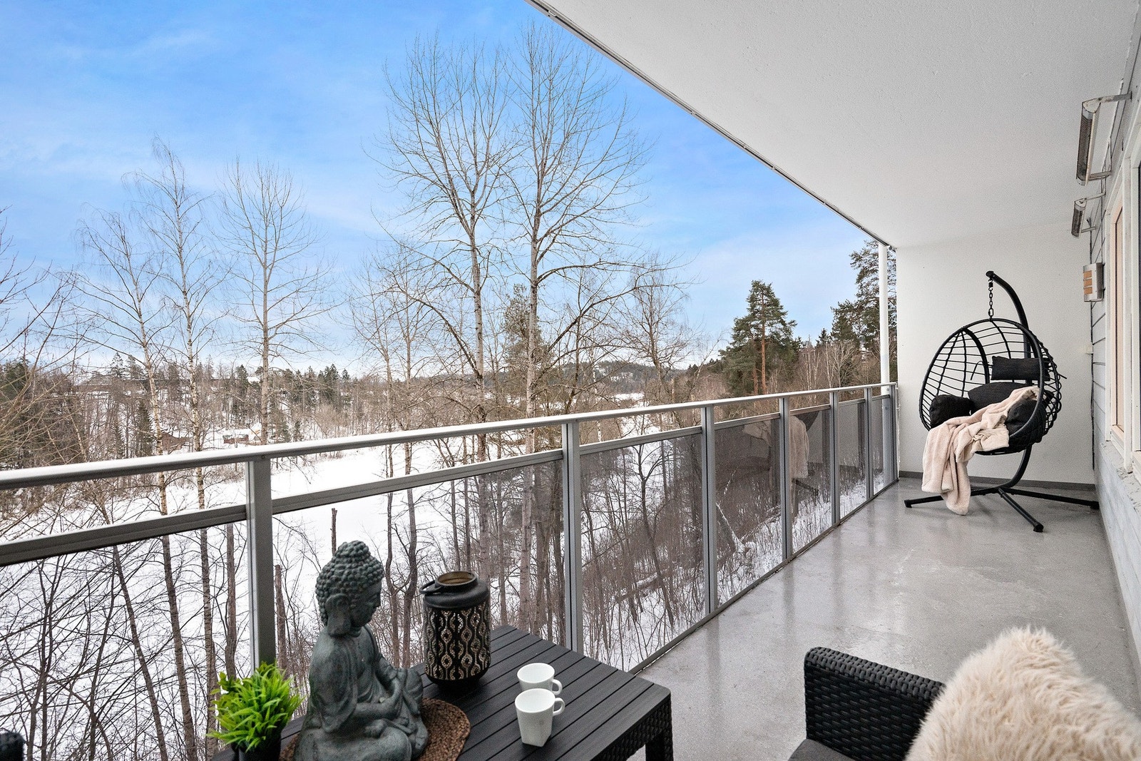 Herfra har du flott utsikt som kan nytes med kaffekoppen på late morgener Galleribilde