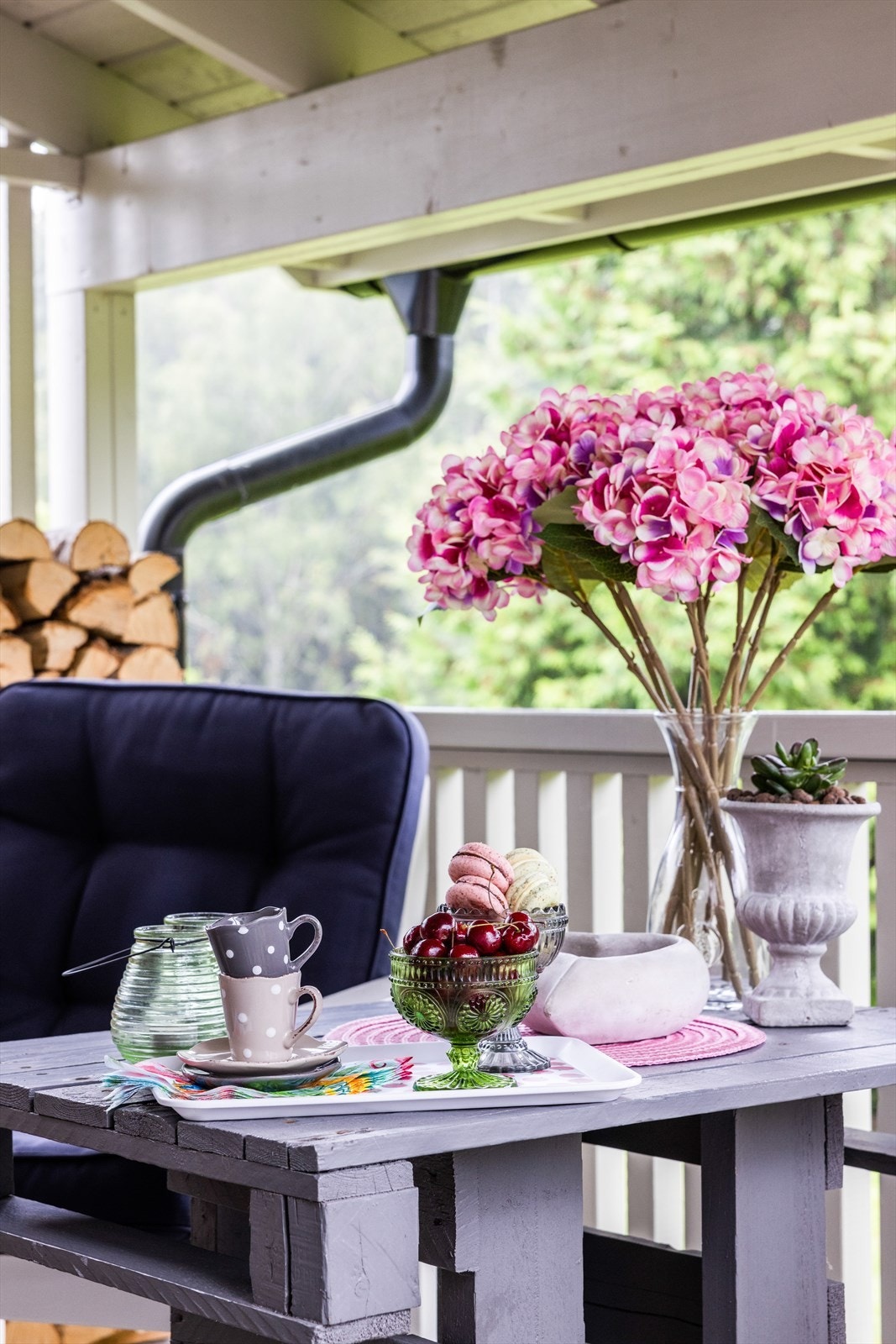 Her kan man sitte skjermet for vær og vind. Galleribilde