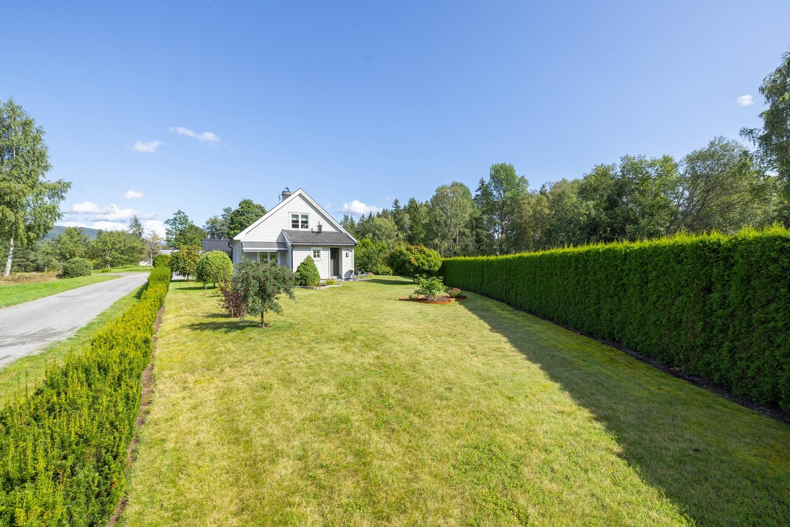 Tomten er på ca. 754,3 m² og gir god boltreplass for store og små. Galleribilde