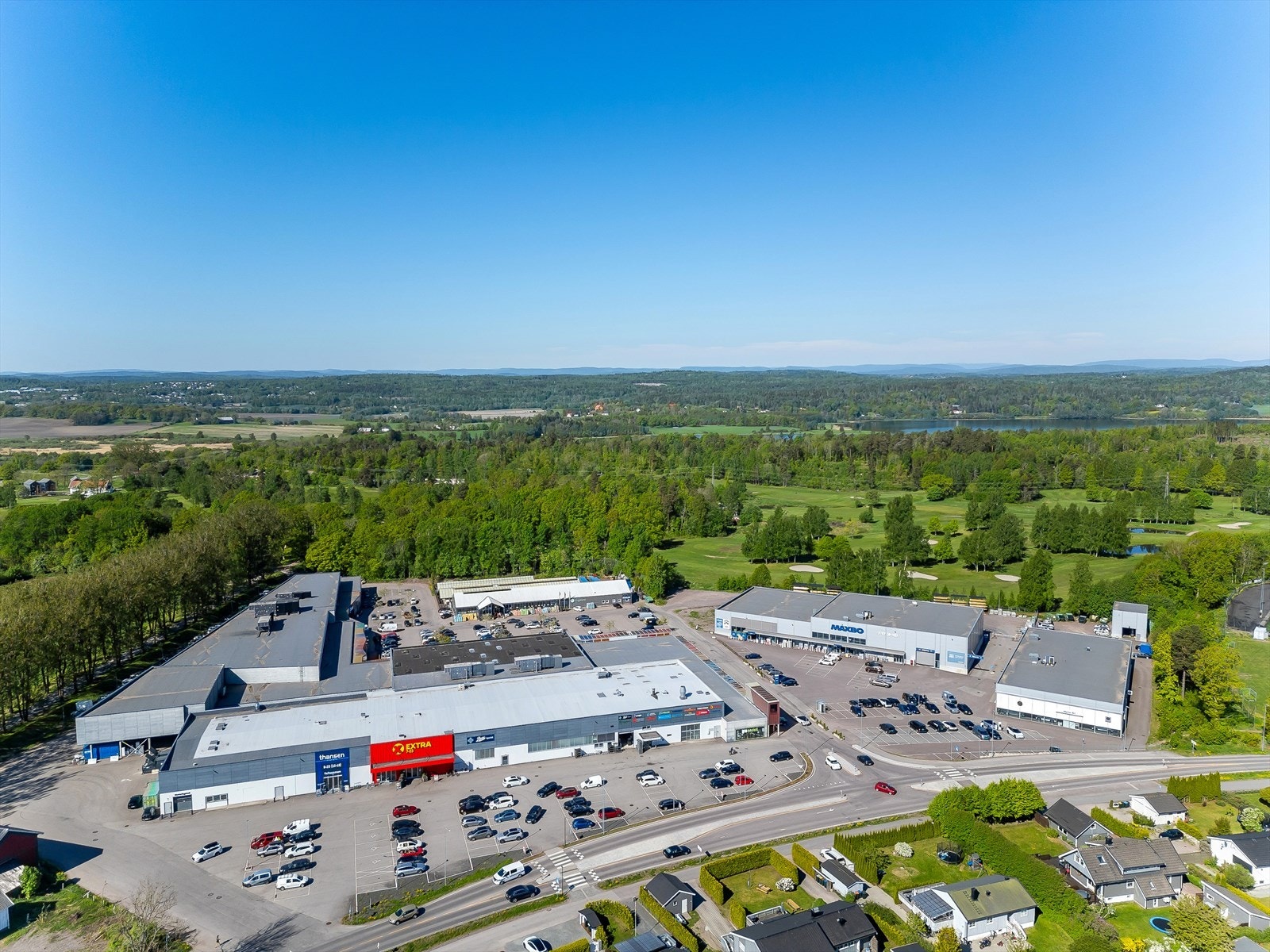 Kort vei også til Horten Industripark med bl.a. apotek, dagligvare, Hageland og trevare. Galleribilde