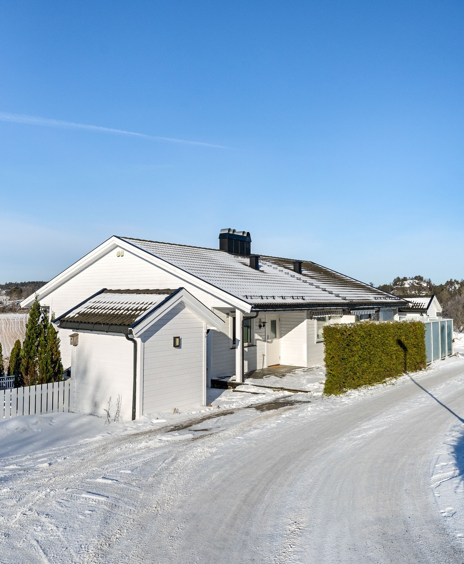 Enkel adkomst med frittstående bod. Galleribilde