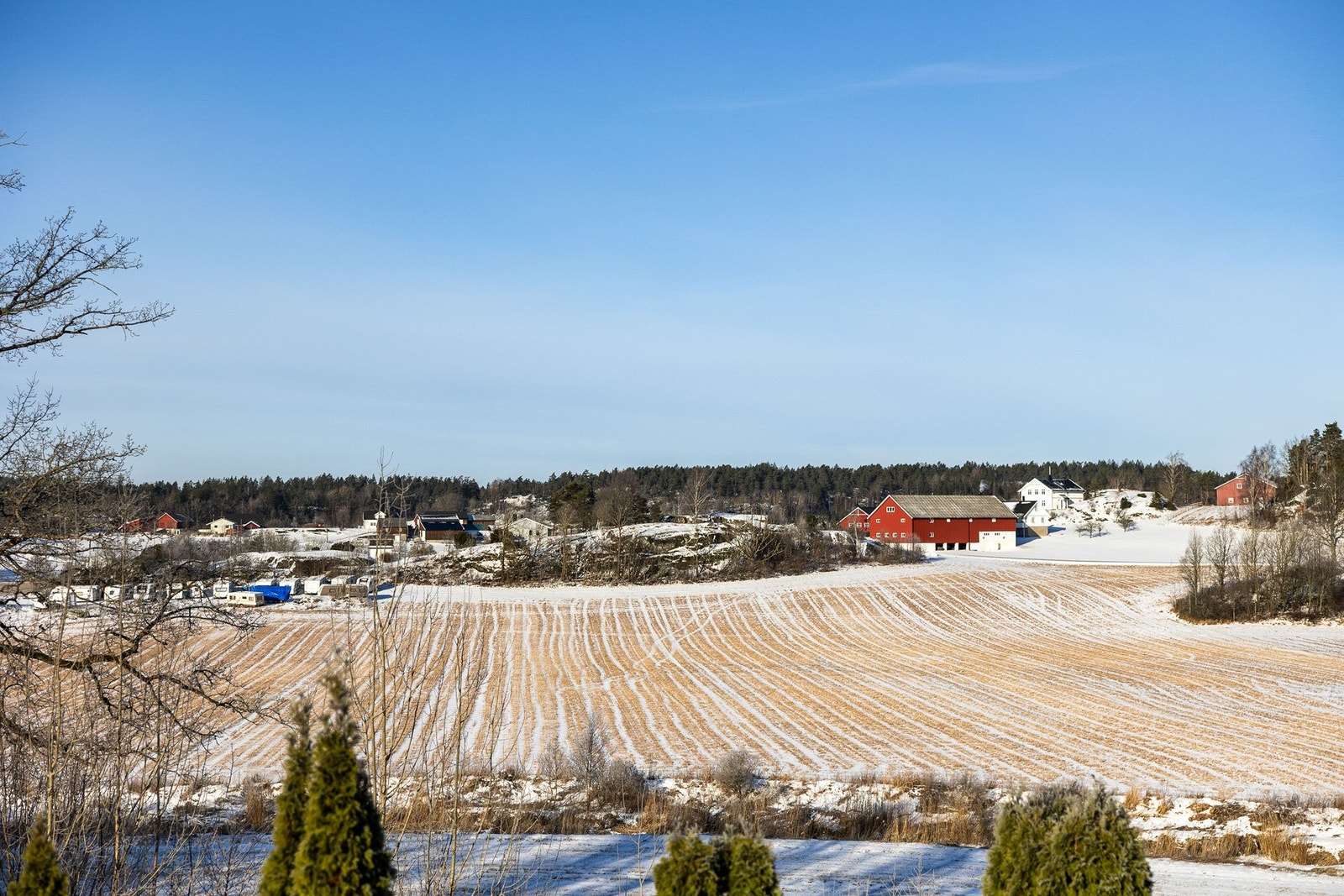 Det er vidt utsyn over landlige omgivelser . Galleribilde