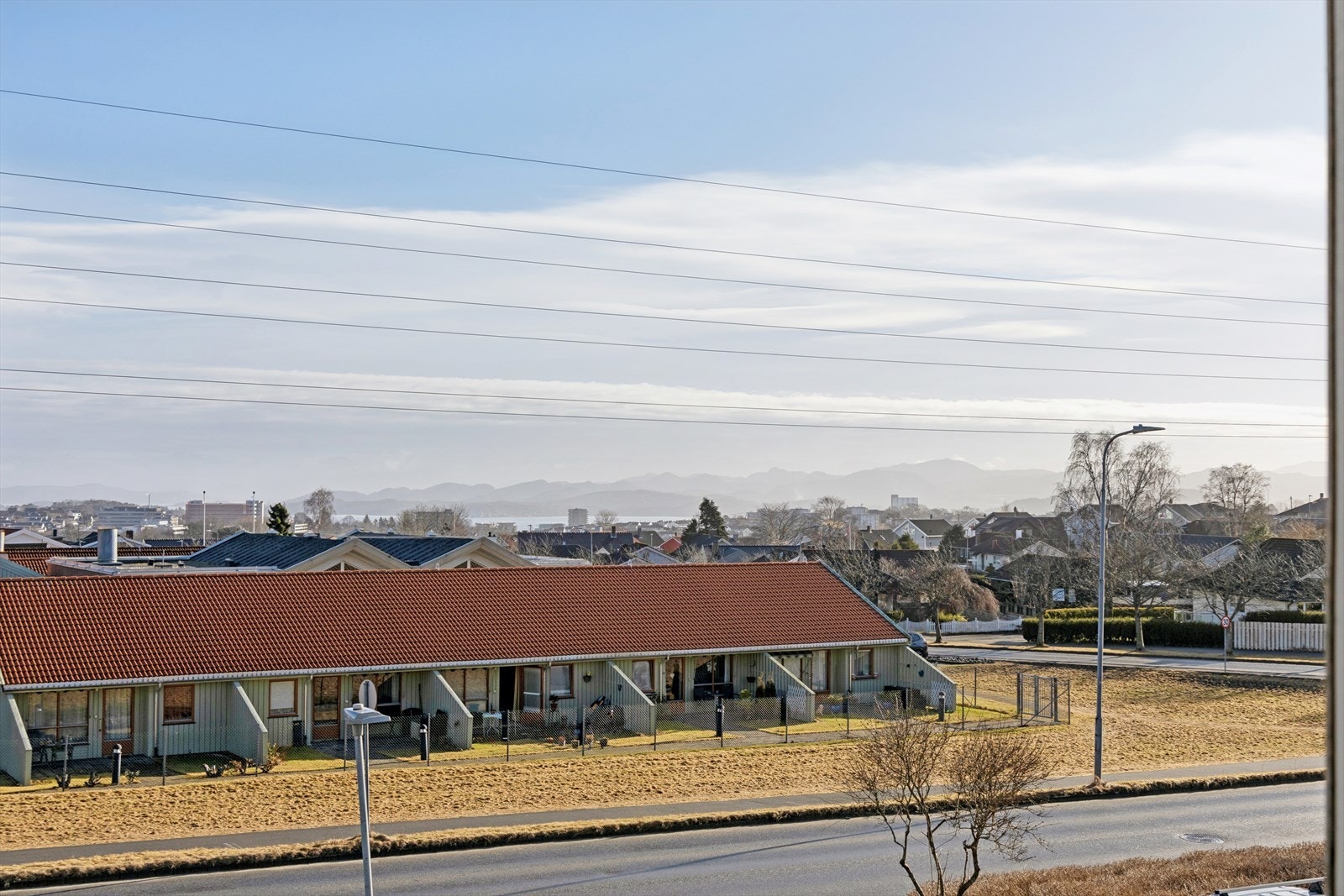 Her kan man nyte morgensolen - med en helt fantastisk utsikt! Galleribilde