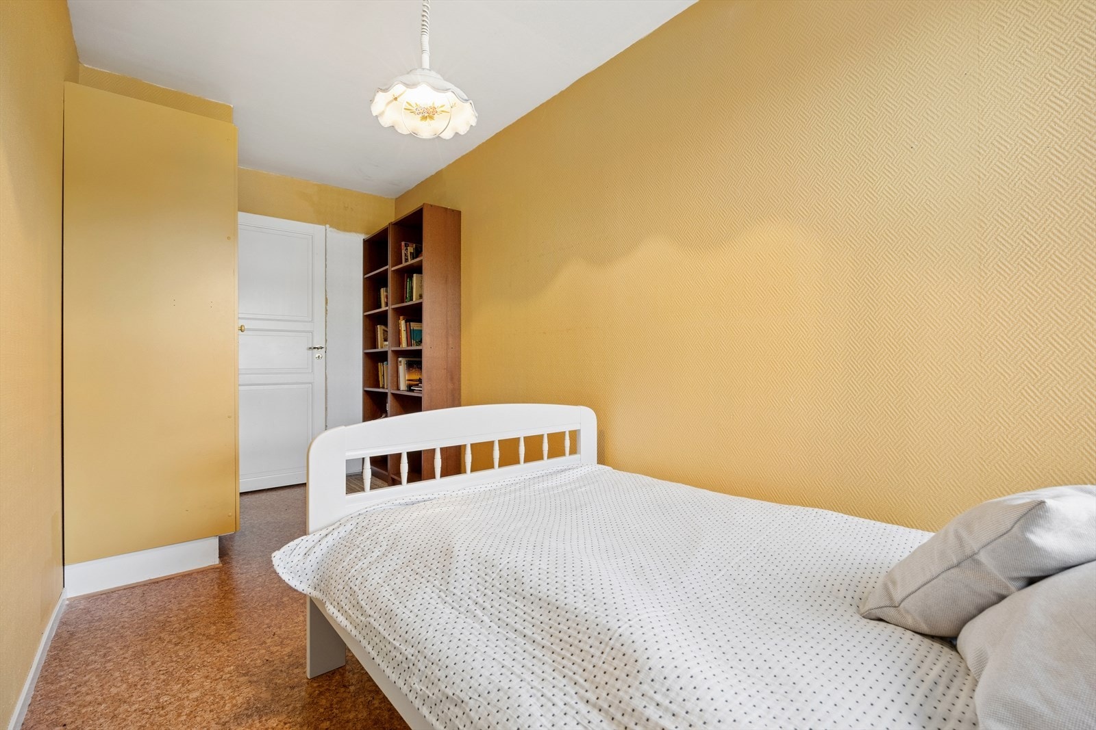 Soverom to befinner seg like ved entréen. Galleribilde