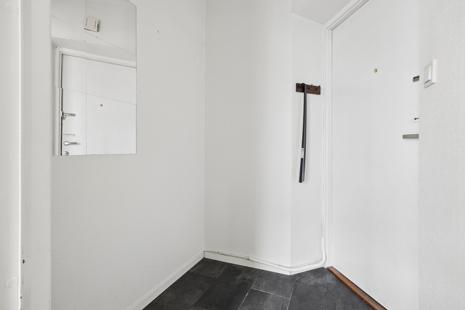 Entre med plass til å henge fra seg. Galleribilde