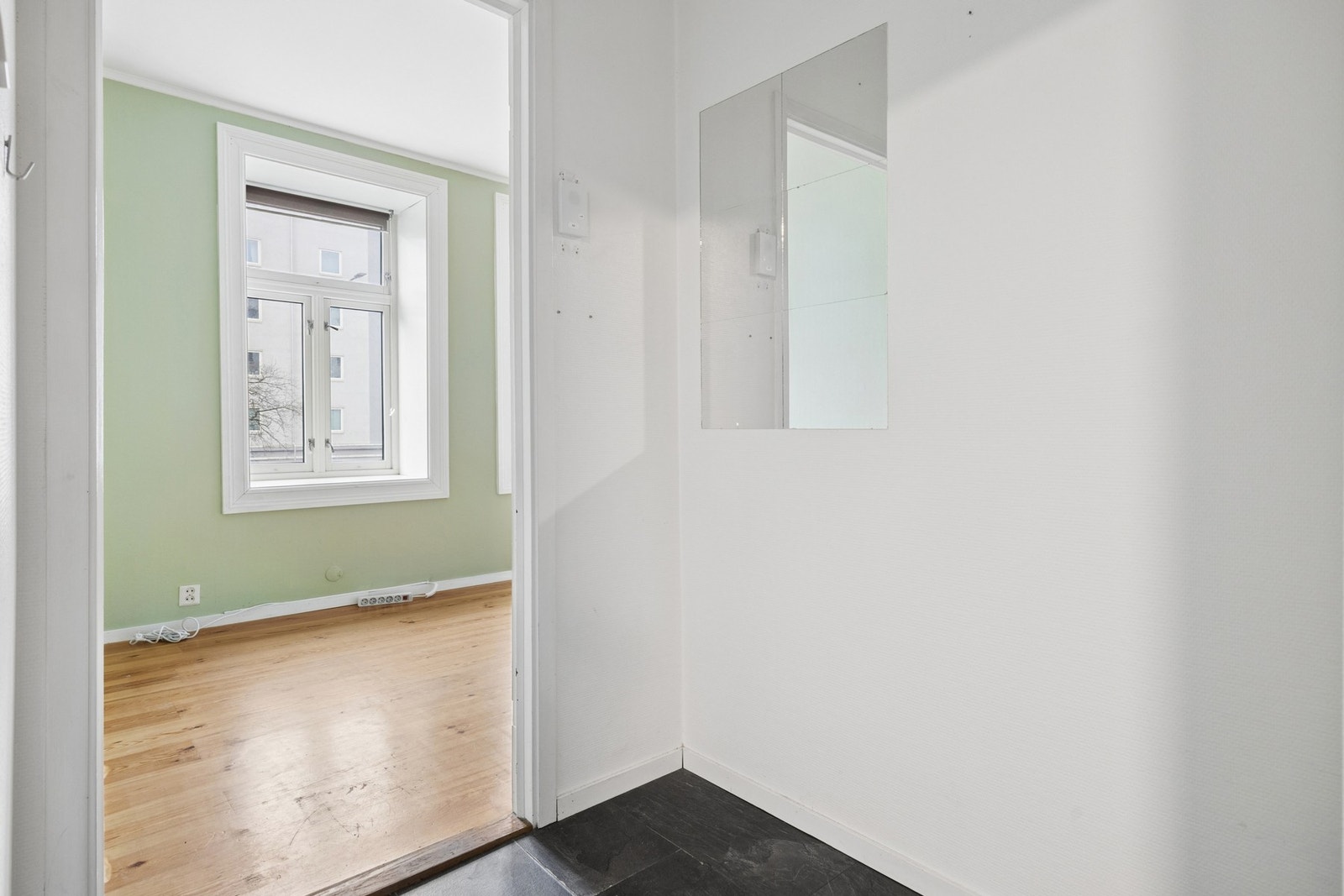 Adskilt entre på 1,9kvm. Galleribilde