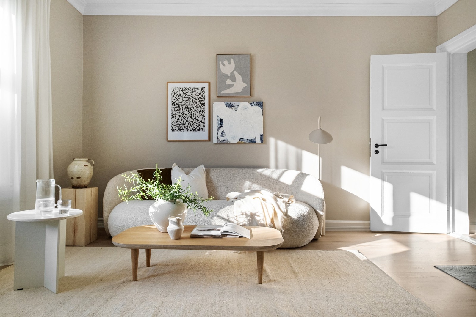 Stuen kan innredes med ulike soner for både egentid og sosialt samvær. Galleribilde