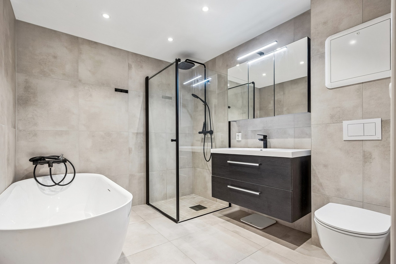 Lekkert bad med moderne inredning. Galleribilde