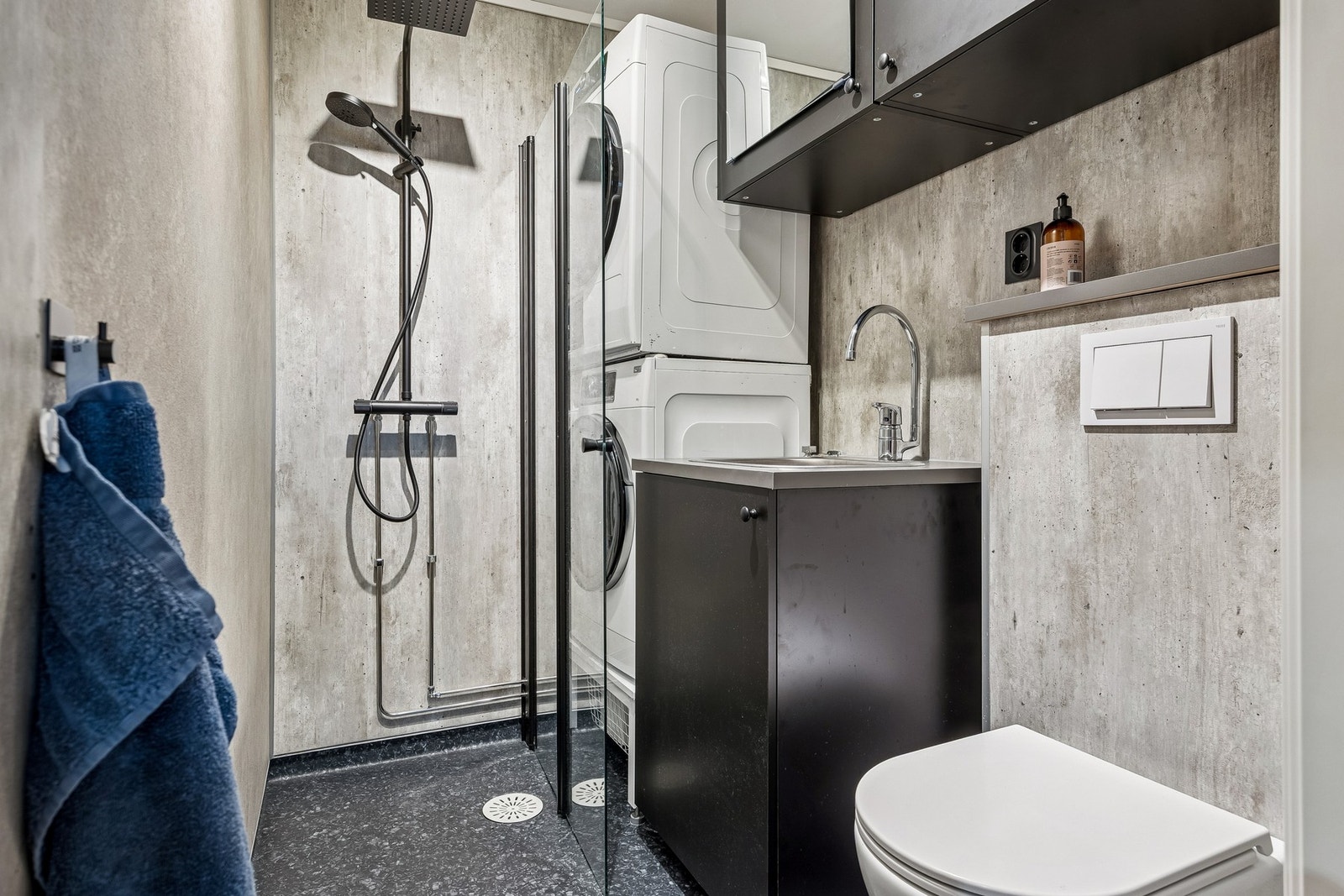 Praktisk og velutstyrt vaskerom med gode løsninger. Galleribilde