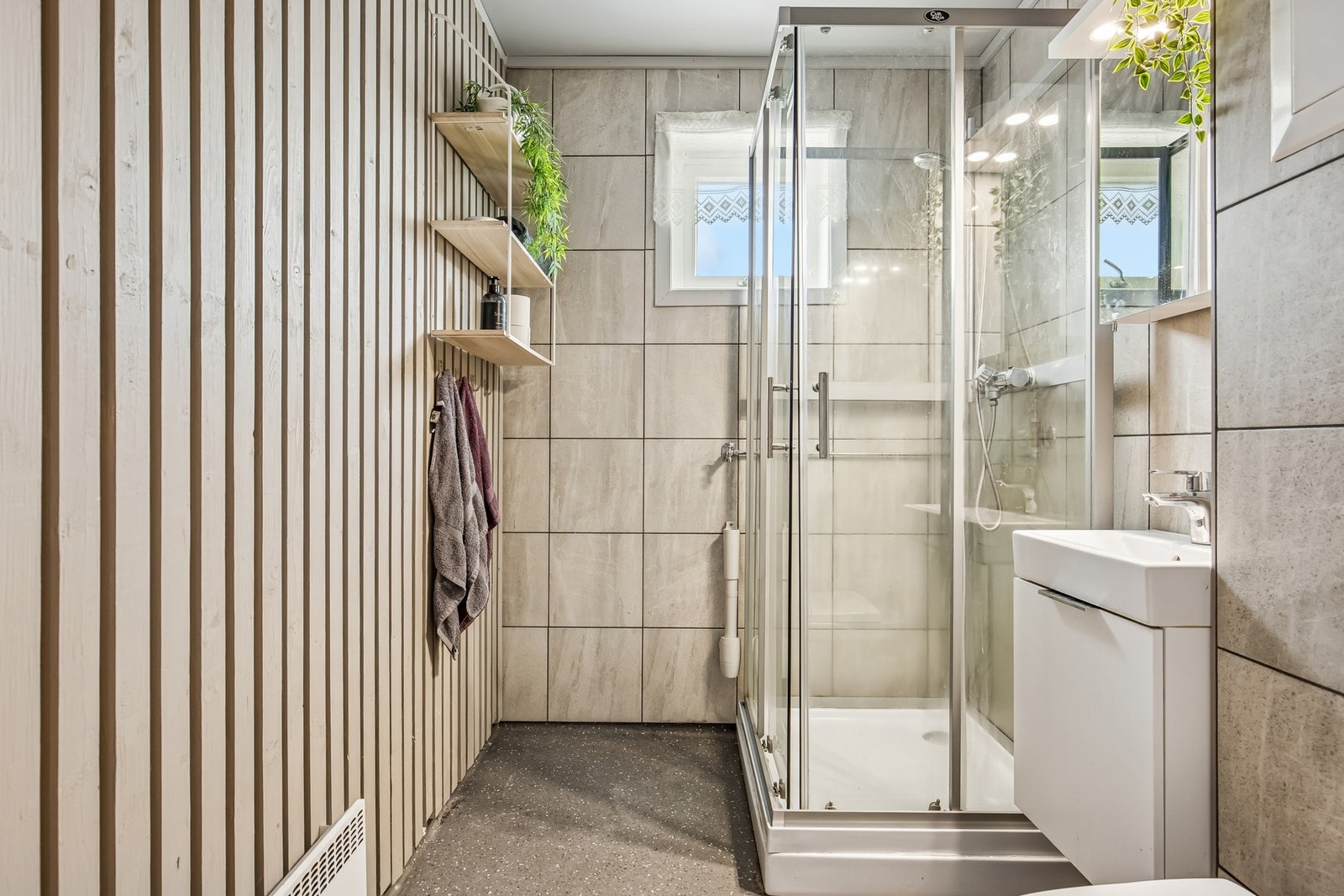 Bad med opplegg for vaskemaskin Galleribilde