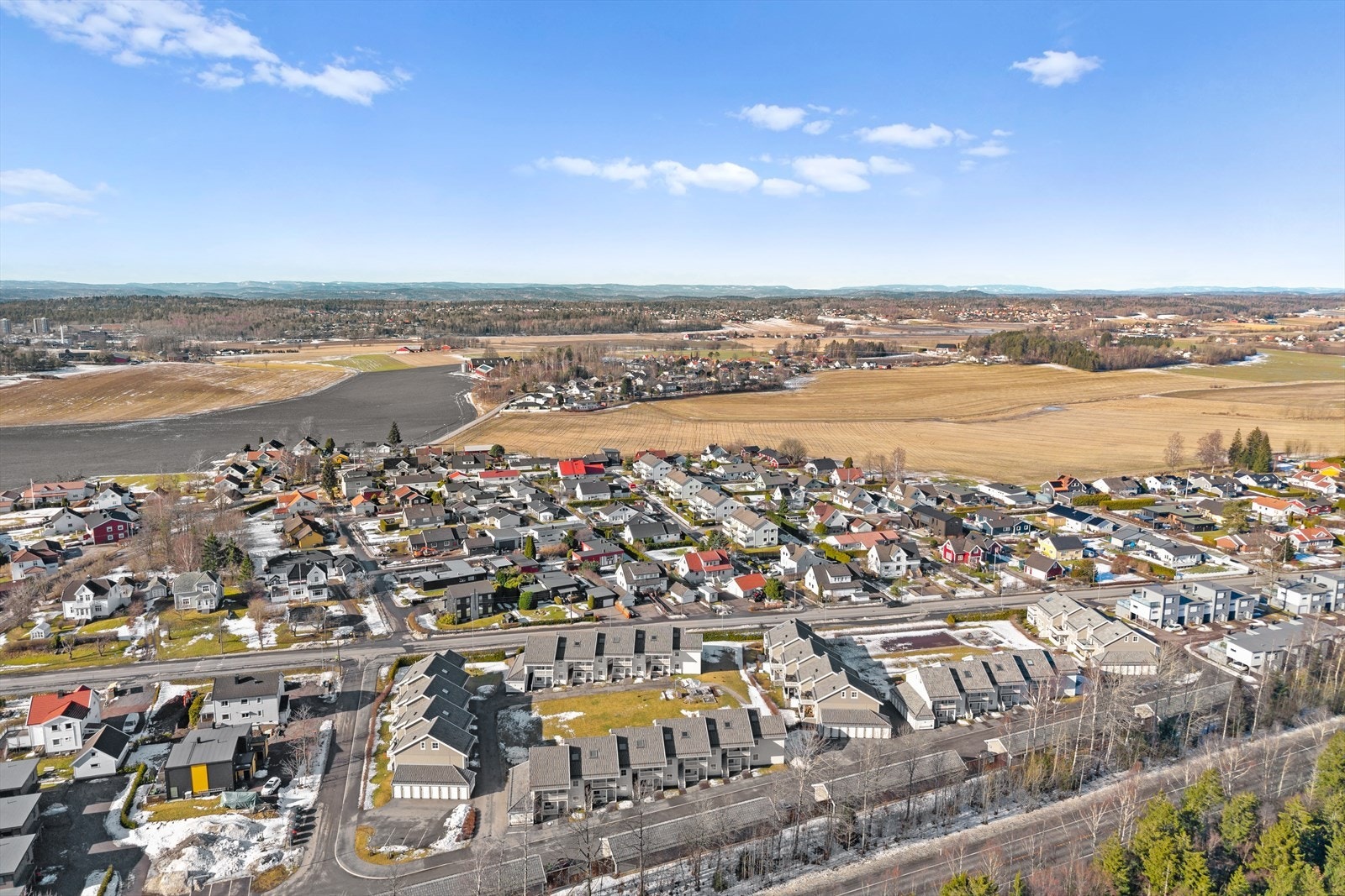 Her får du en rolig beliggenhet med kort vei til det meste du kan ønske deg i området. Galleribilde