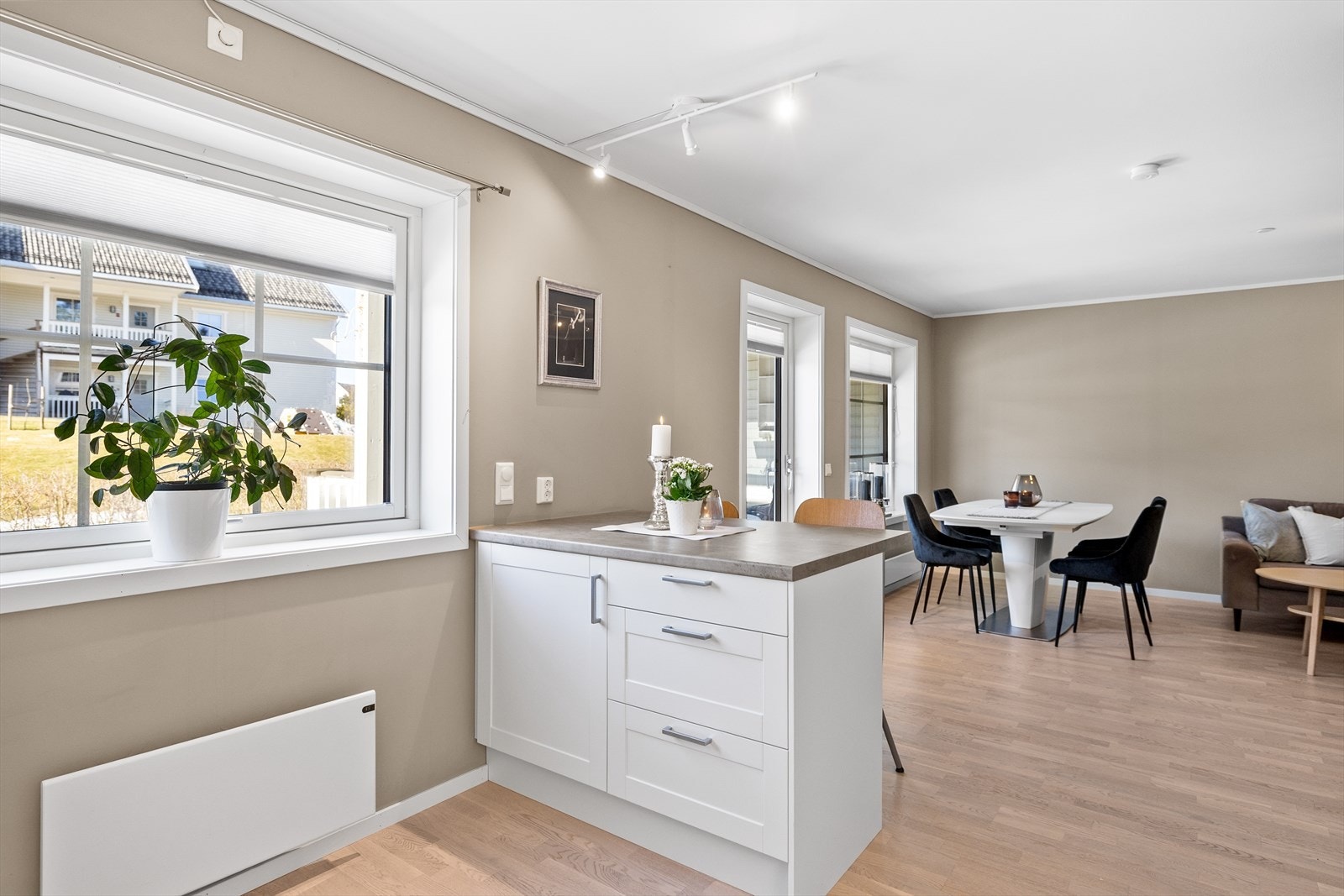 Her får du en leilighet med gode møbeleringsmuligheter til det du måtte ønske. Galleribilde