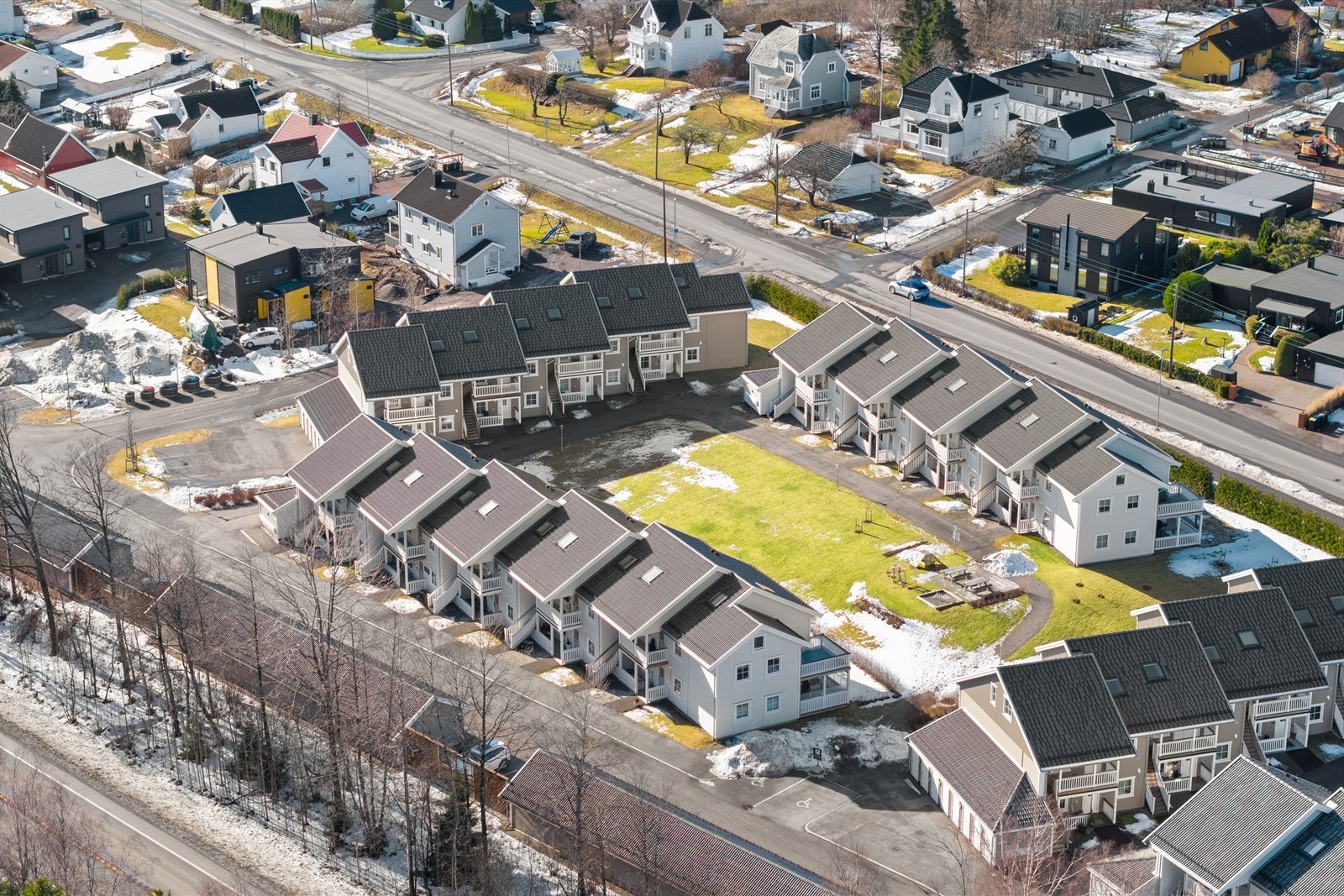 Leiligheten ligger fint til på Gauterød med gangavstand til butikk og bussforbindelser. Galleribilde