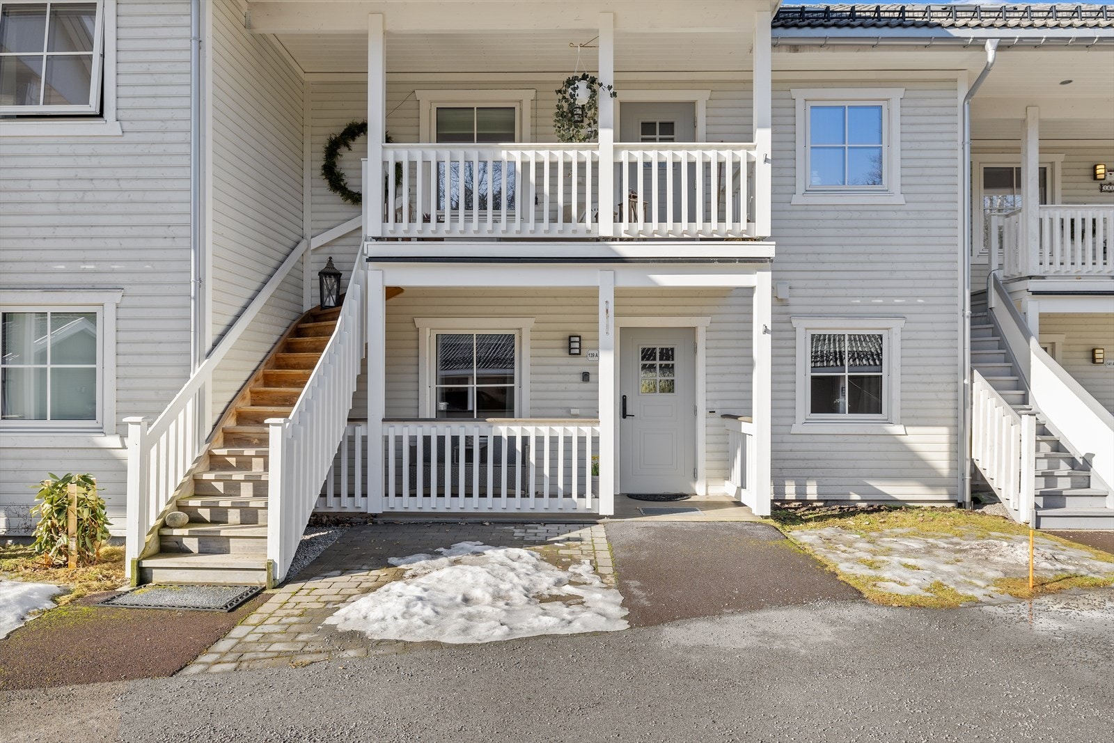 Inngangspartiet er og overbygget som er perfekt for regnfulle dager. Galleribilde