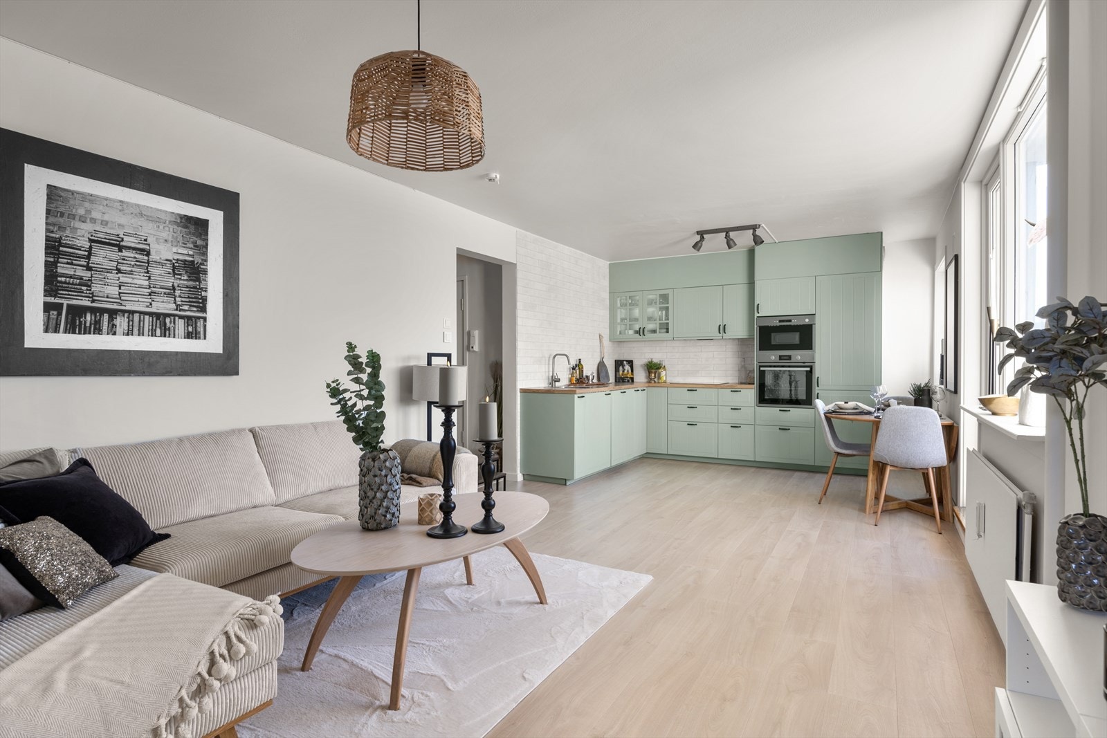 Stian Aaberg v/ DNB Eiendom presenterer Rugveien 40! Galleribilde