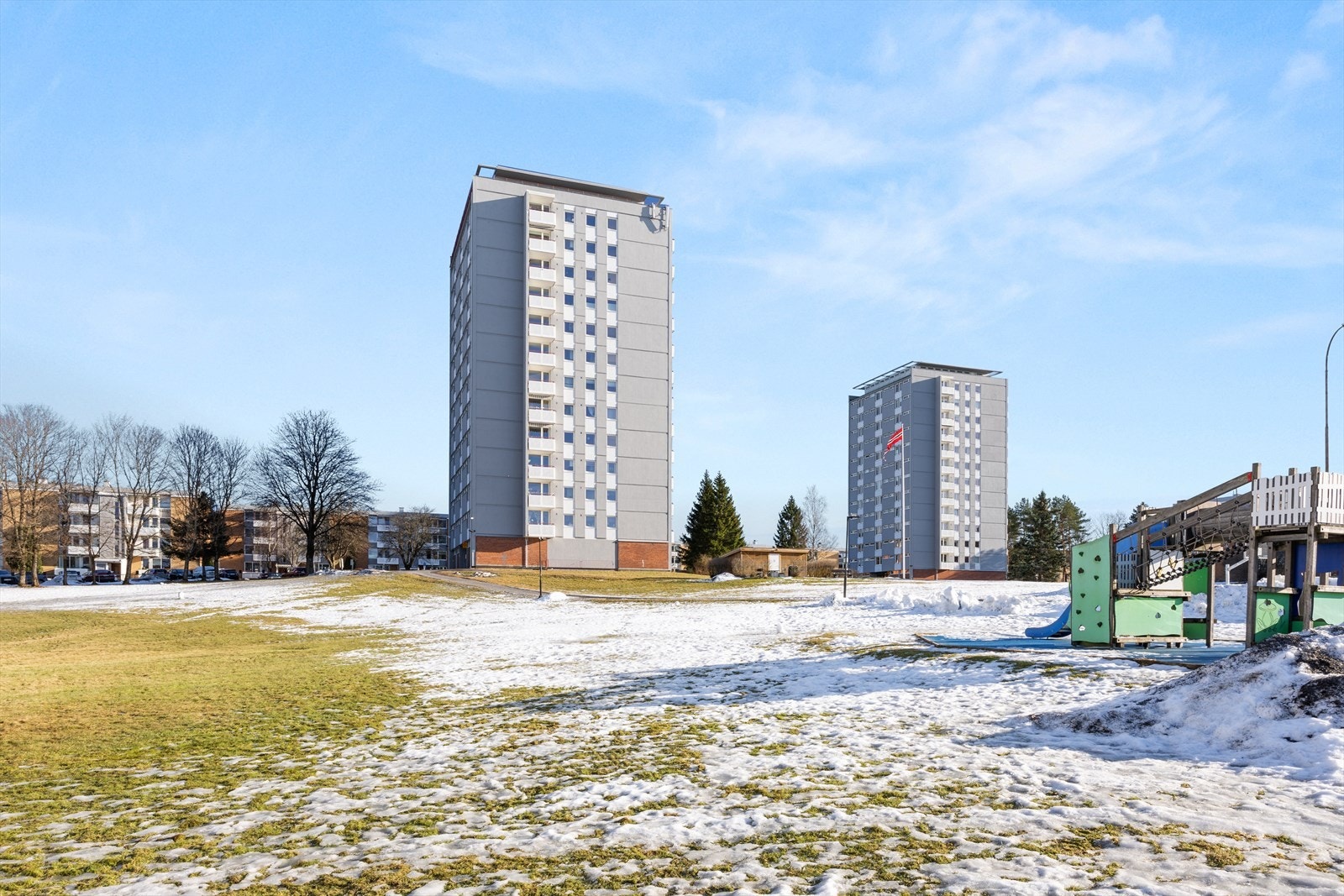 Her bor du i umiddelbar nærhet til "alt" du måtte trenge i en travel hverdag, som dagligvare, treningssenter, offentlig transport og grøntområder. Galleribilde