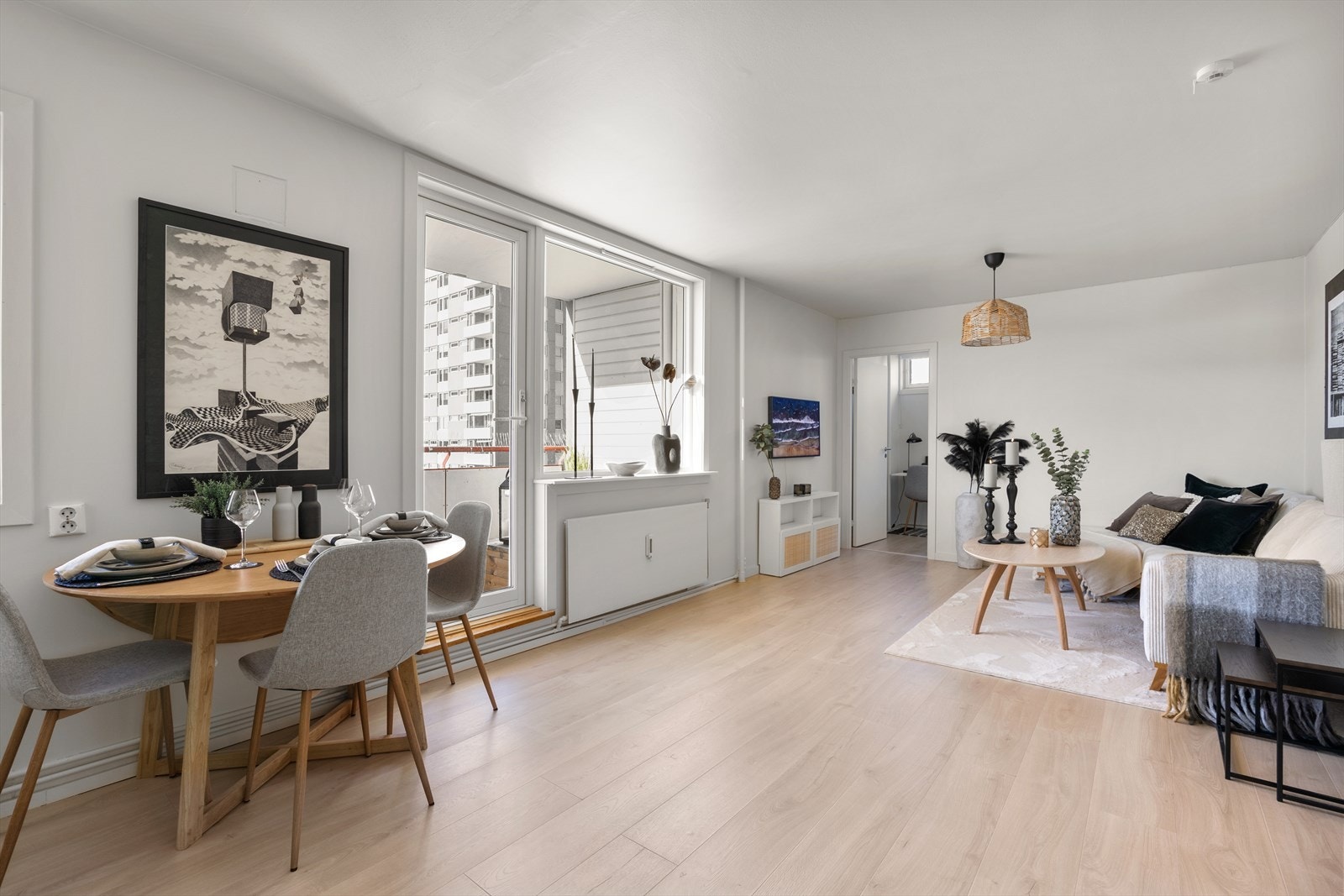 Rommet har en takhøyde på ca. 2,48 meter, som gir en luftig atmosfære. Galleribilde