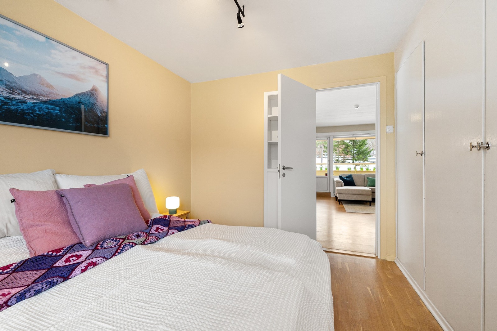 Vegger er malt i en dus og fin farge i 2024. Galleribilde